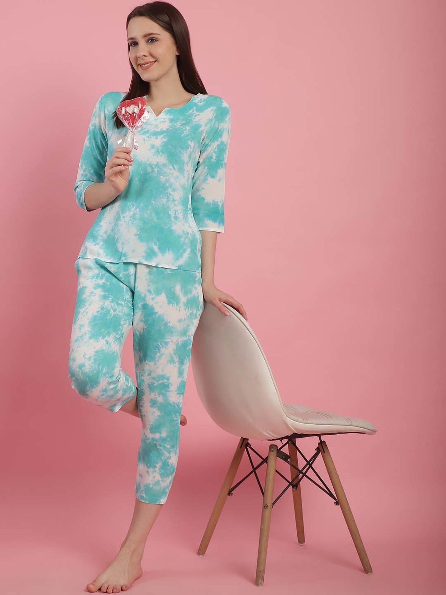 Prakrti Blue & White Tie & Dye Top Capri Set