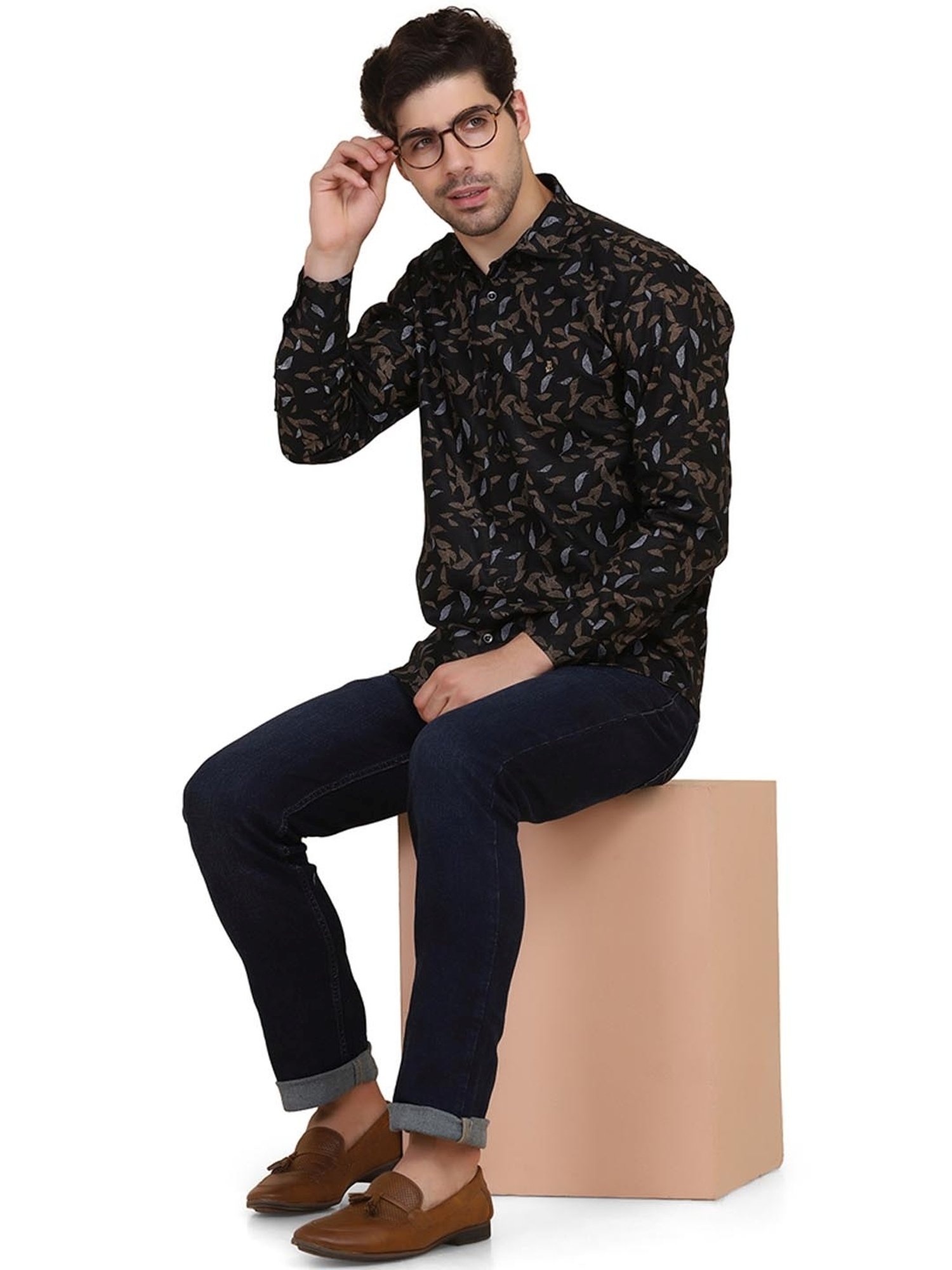 TAHVO Black Cotton Slim Fit Printed Shirt