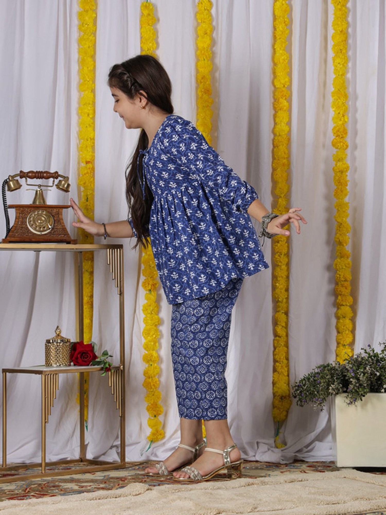 NEUDIS Girls Navy Floral Print Kurta with Trousers