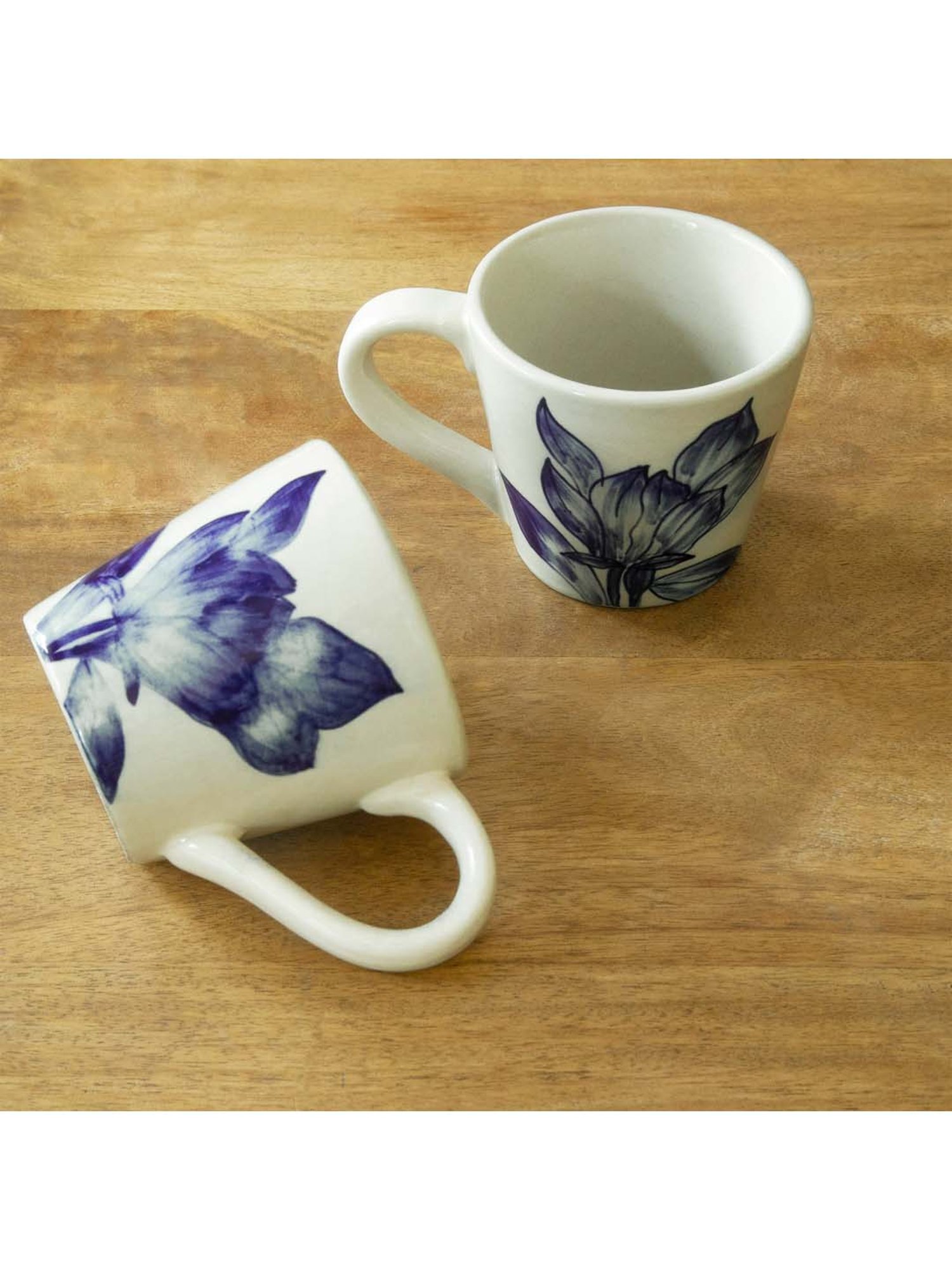 Ellementry 'Magnolia' White & Navy Ceramic Coffee Mug (0.25 L) - Set of 2