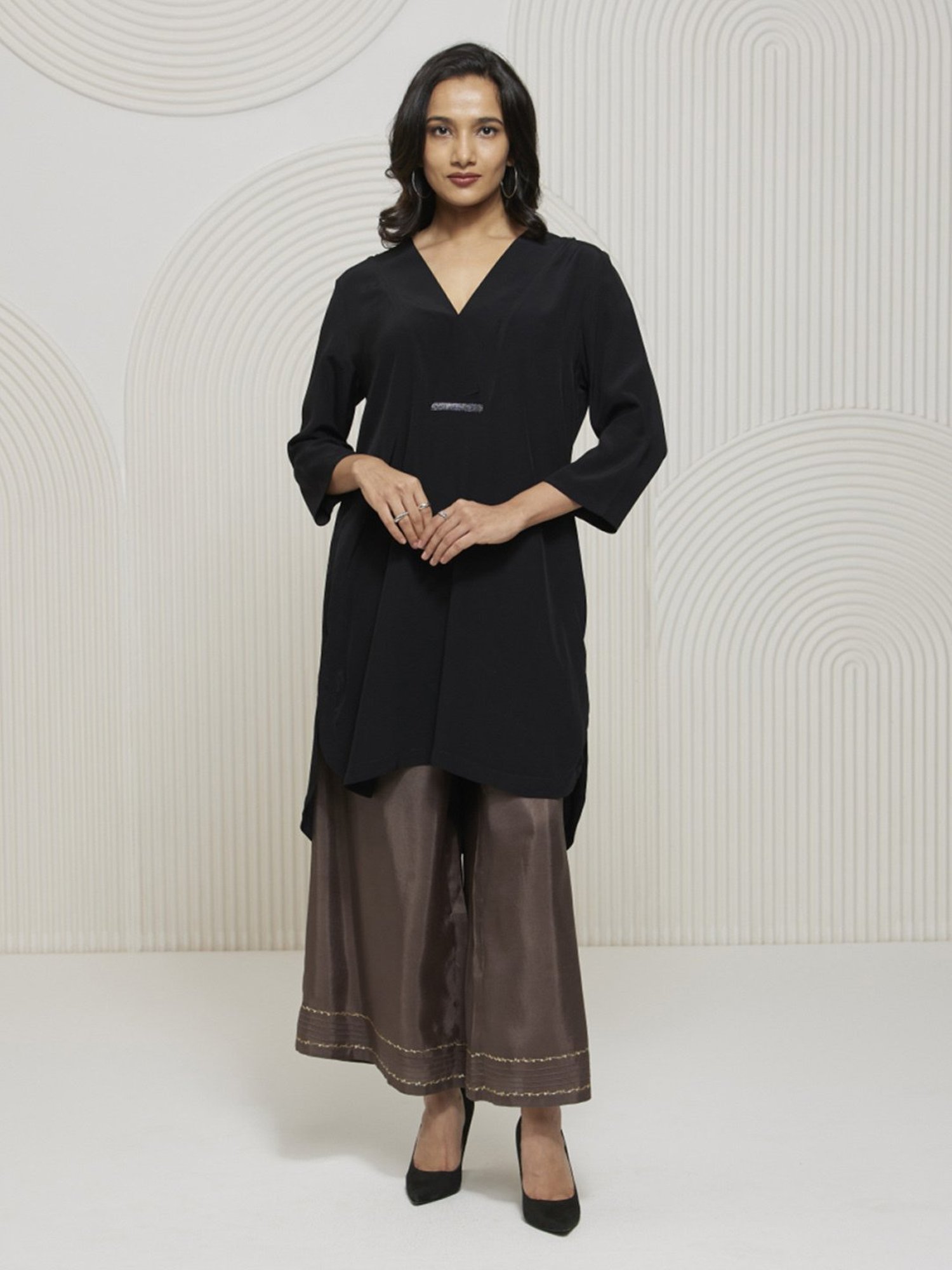 Artagai Jet Set Elevated Basics V-neck Tunic with Embroidery