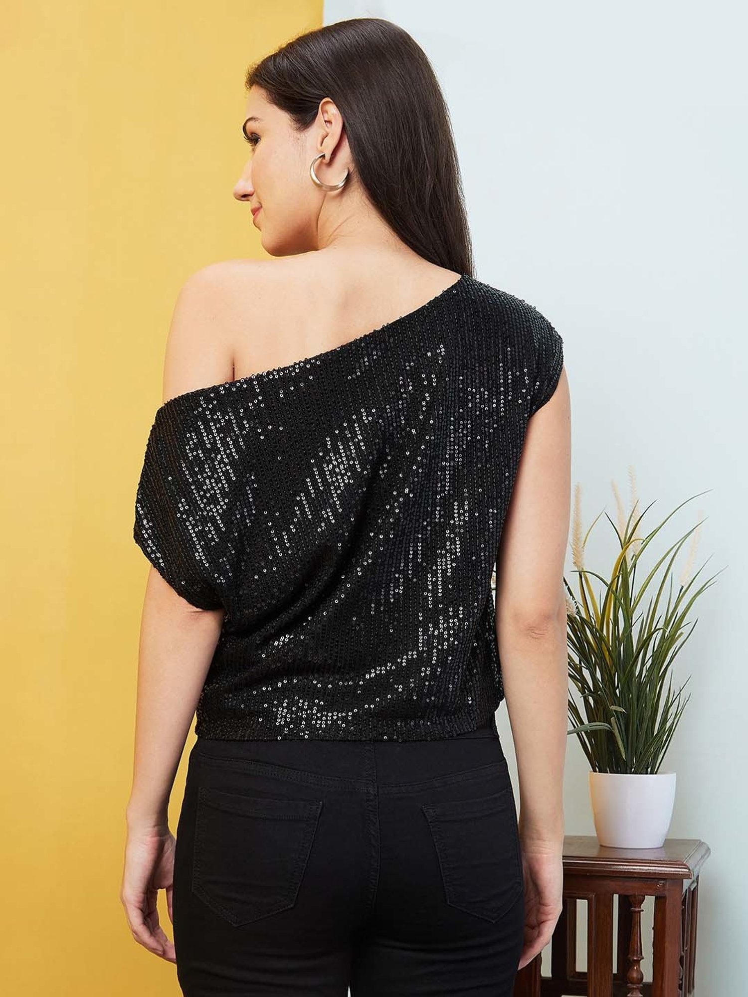 Globus Women Black Sequinned Stripes One Shoulder Party Crop Top