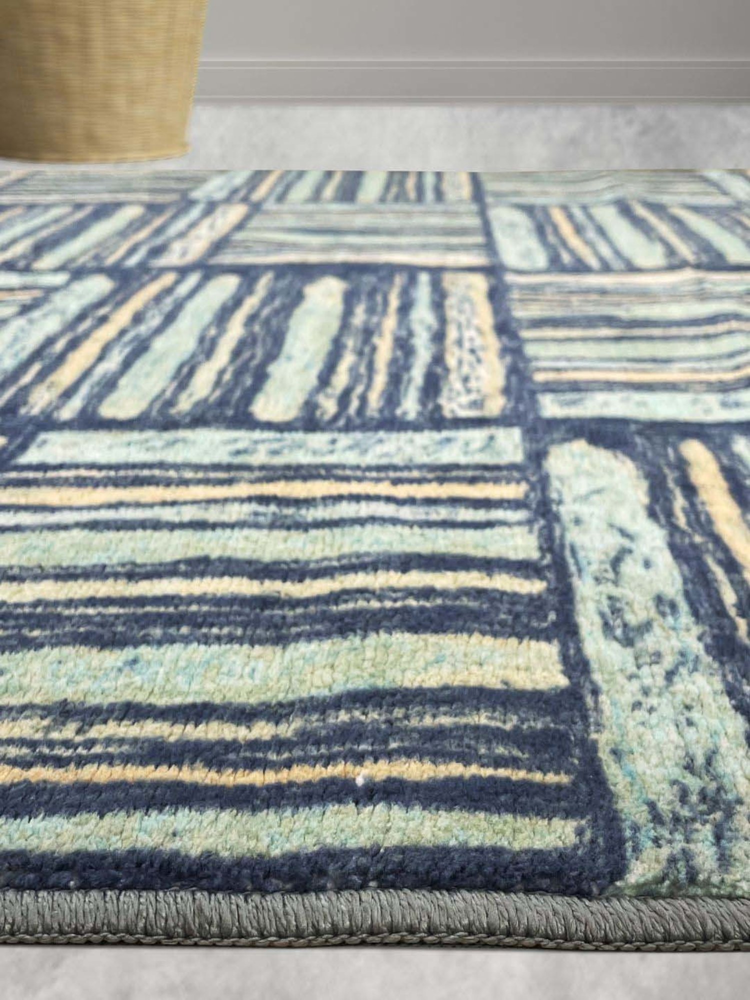 Welspun Blissful Blue Polyester 400 GSM Anti Skid Carpet