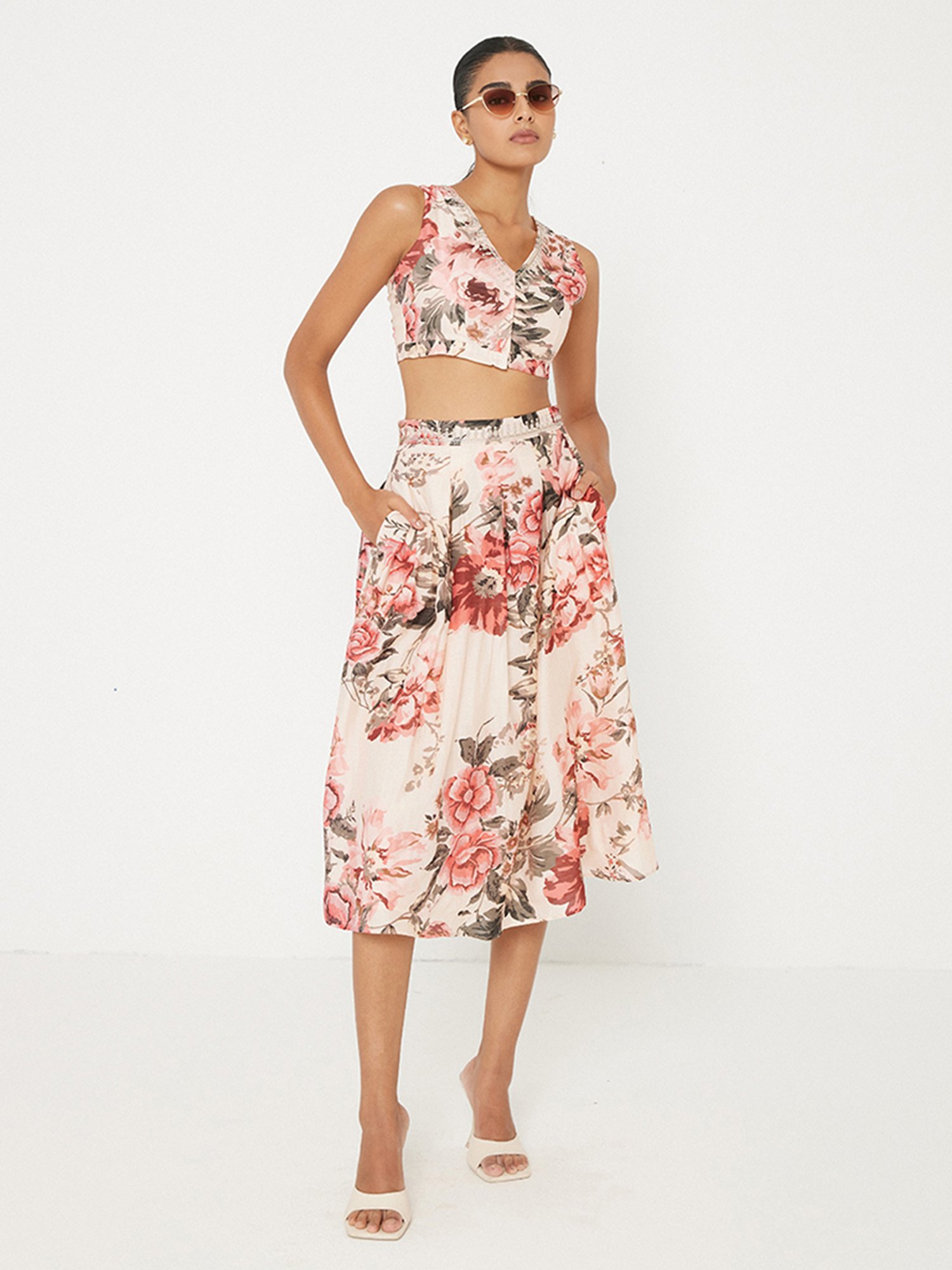 ANCESTRY Multicolor Floral Print Crop Top