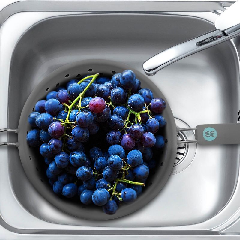 Weight Watchers Healthy Kitchen 1.8 Quart Collapsible Silicone Steamer Basket and Colander in Gray