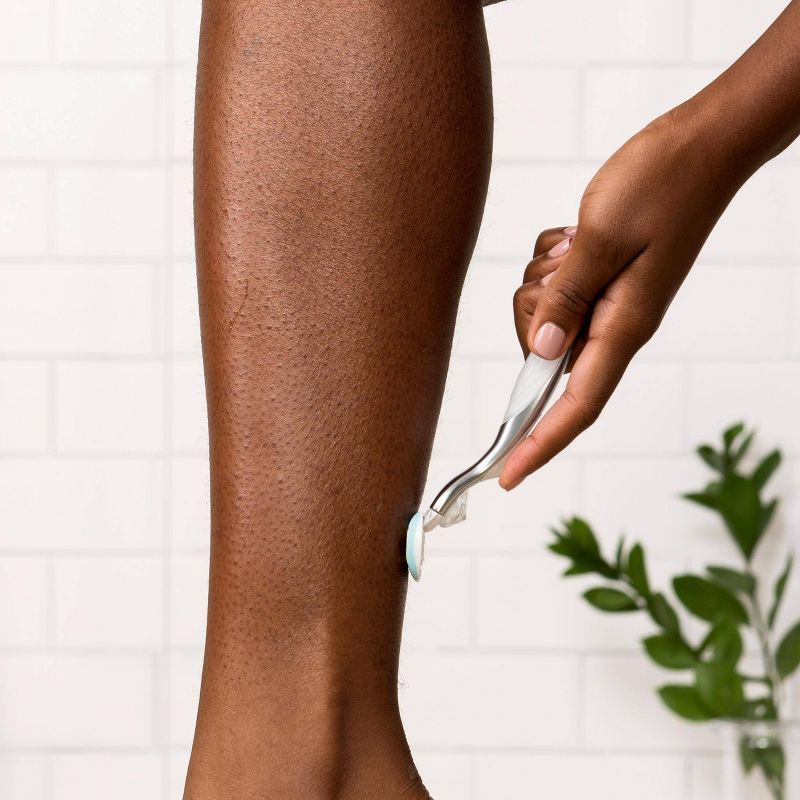 Venus Deluxe Smooth Platinum Women's Metal Handle Razor + 2 Razor Blade Refills