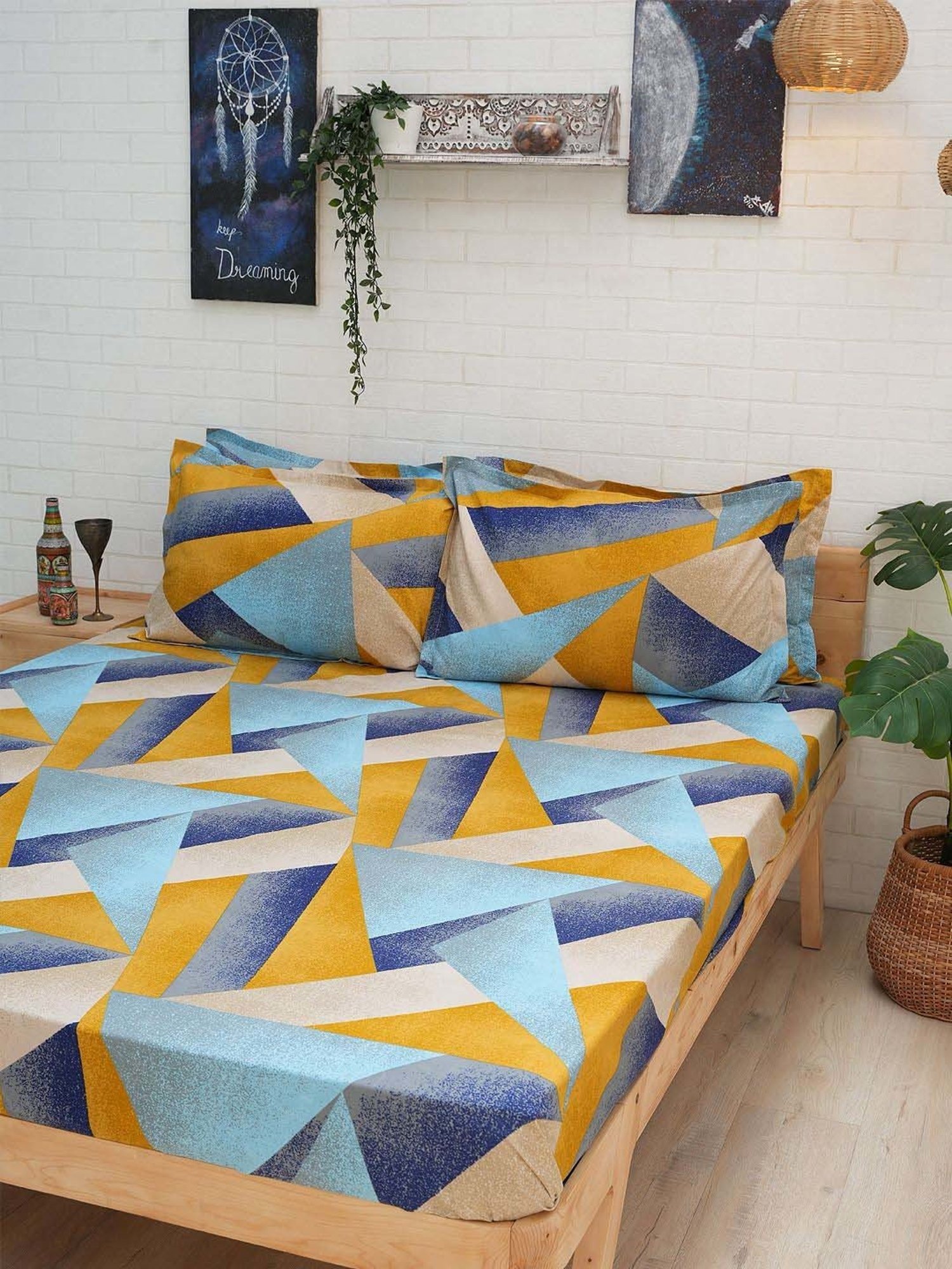 Ariana Multicolor Microfibre 140 TC King Bedsheet with 2 Pillow Covers