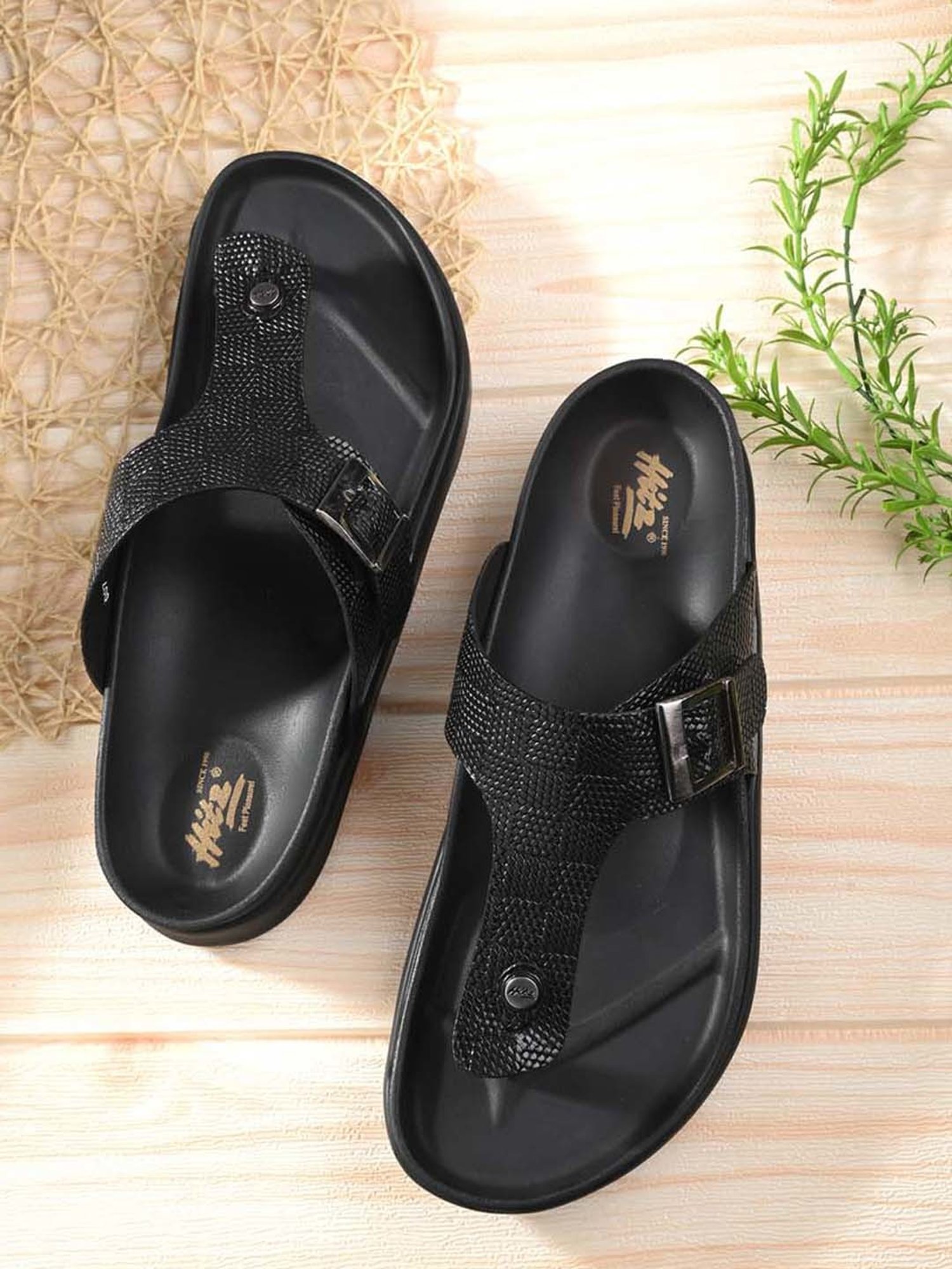 Hitz Men's Black T-Strap Sandals