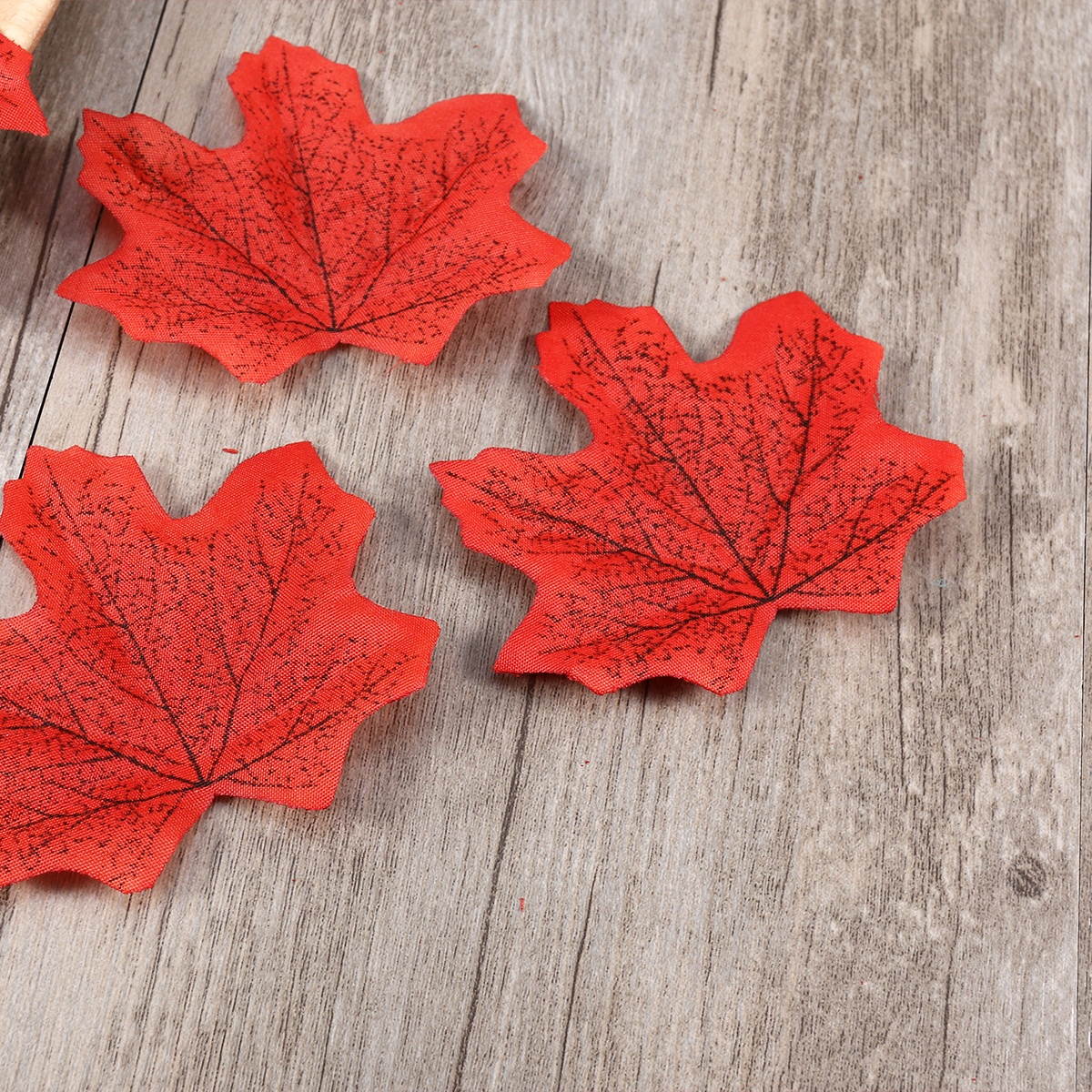 50Pcs Artificial Maple Leaves Cloth Fake Maple Leaves Simulation Props for Party Wedding Decoration (Red)