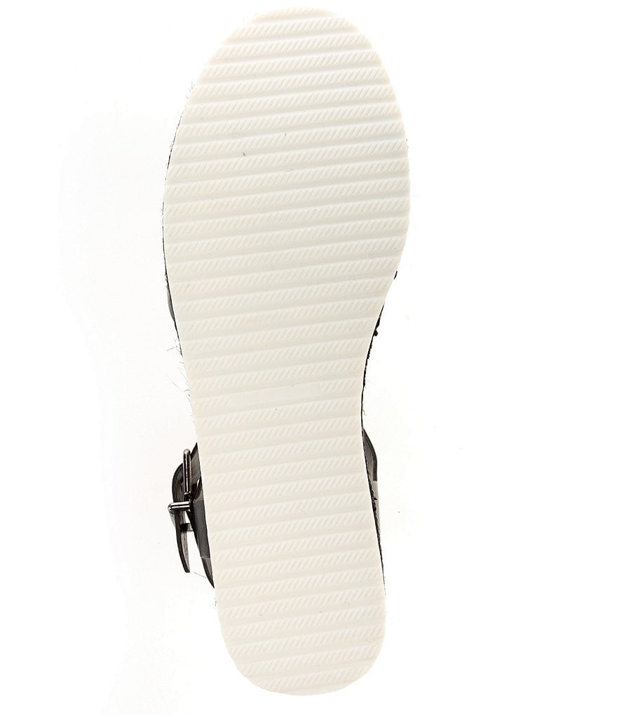 GB Stay-Truuee Leather T-Strap Sandals