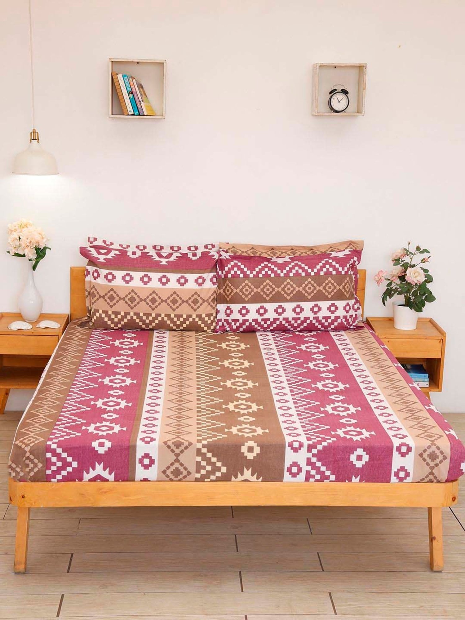 Ariana Red & Brown Cotton 144 TC Queen Bedsheet With 2 Pillow Covers