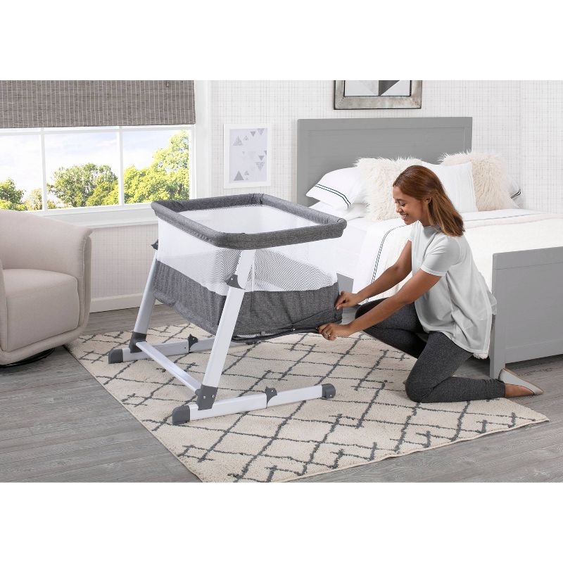 Simmons Kids' Room2Grow Newborn Bassinet to Infant Sleeper - Gray Tweed