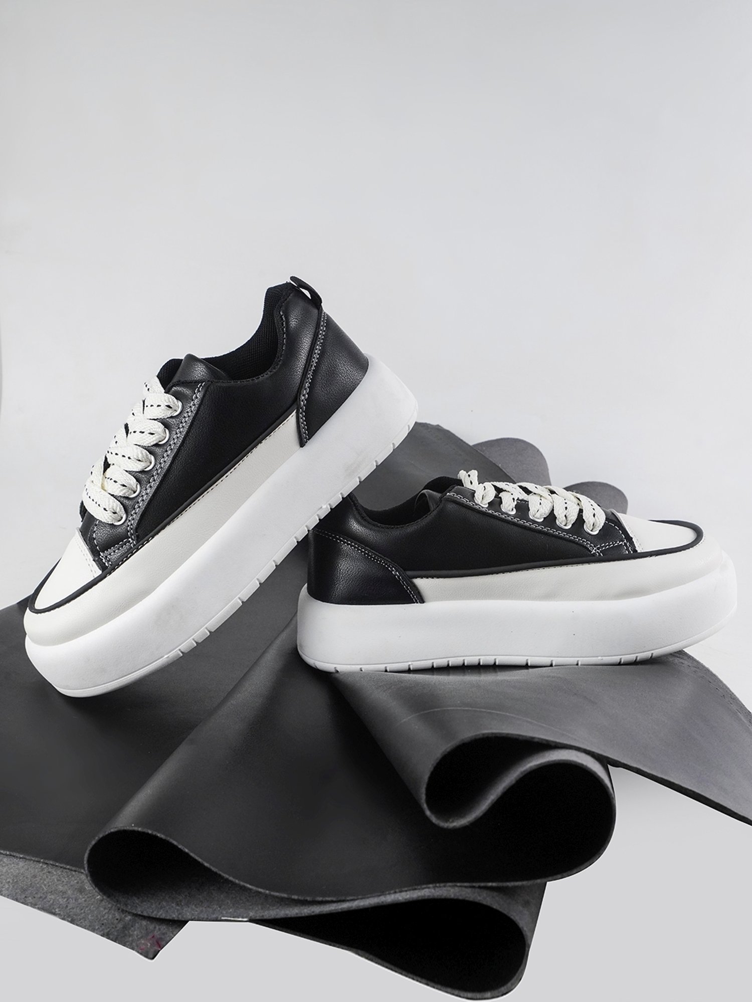 The White Pole Women's Black Casual Sneakers