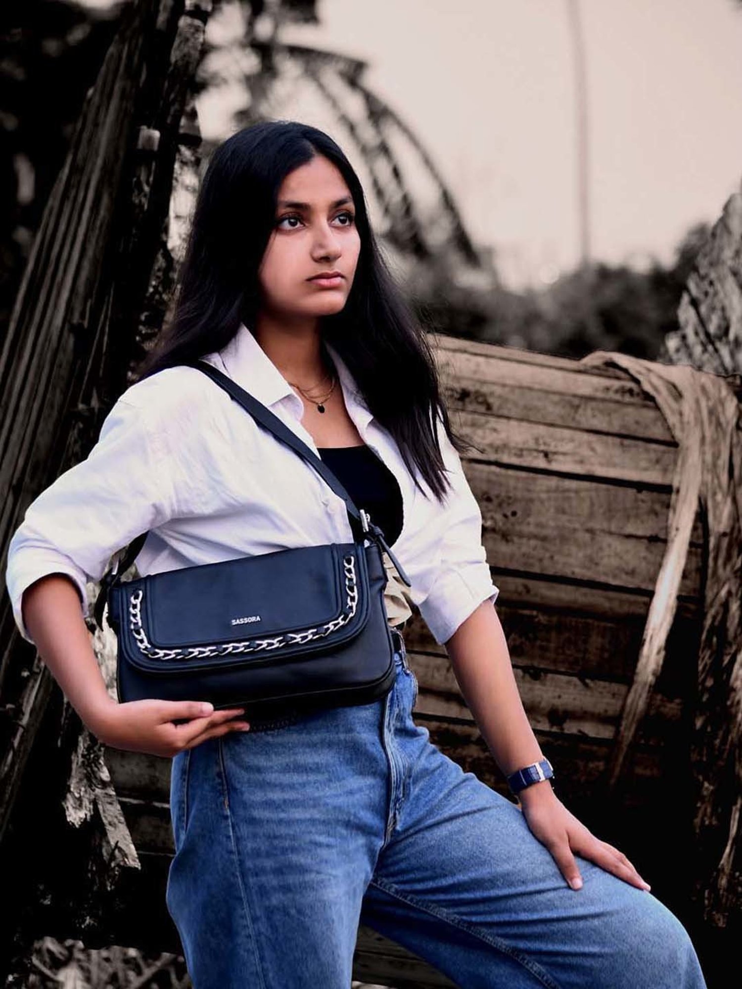 SASSORA Black Solid Medium Shoulder Bag