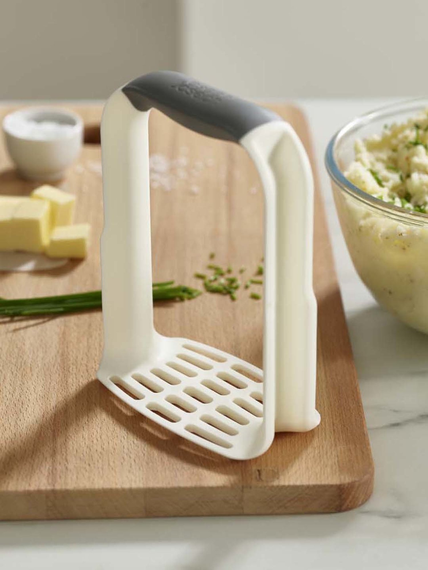 Joseph Joseph Cream Stainless Steel 12 cm Ergonomic Potato Masher - Set of 1