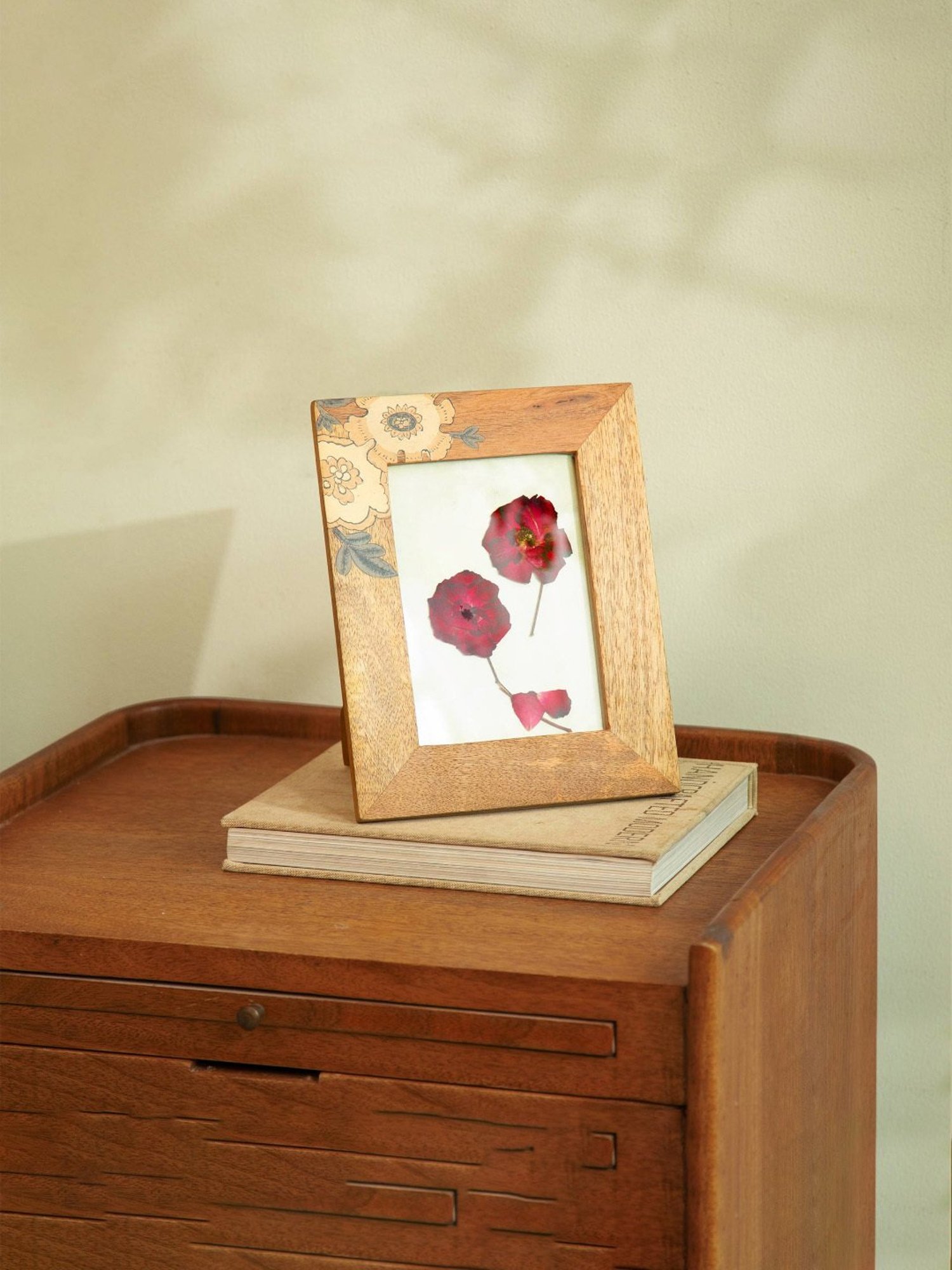 Art Street Gold Engineered Wood Swing Fashion Resin Vintage Photo Frame