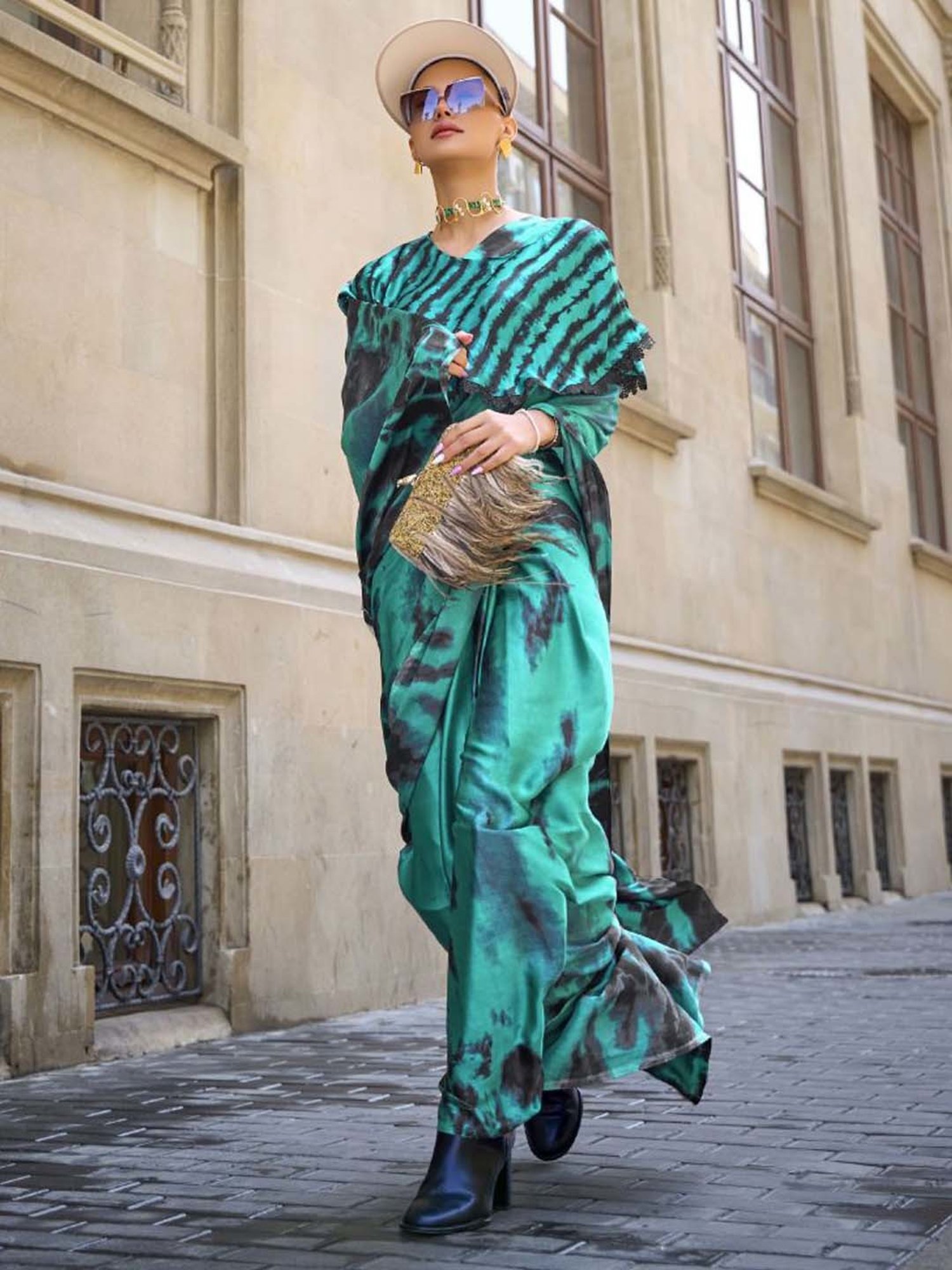 Elora Turquoise Printed Saree With Unstitched Blouse