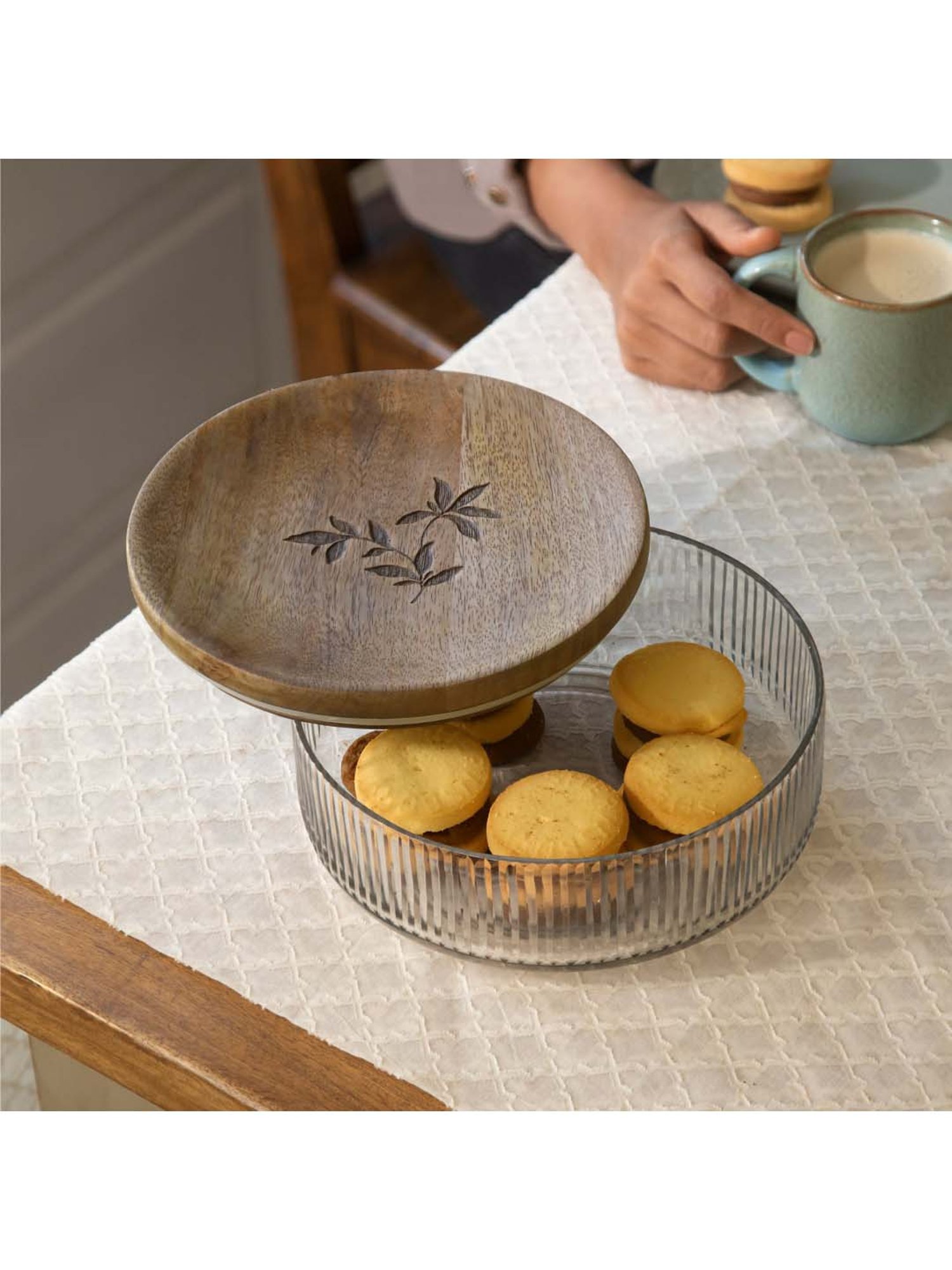 Ellementry 'Meissa' Transparent & Brown Glass Roti Box With Wooden Lid (1.1 L) - Set of 1