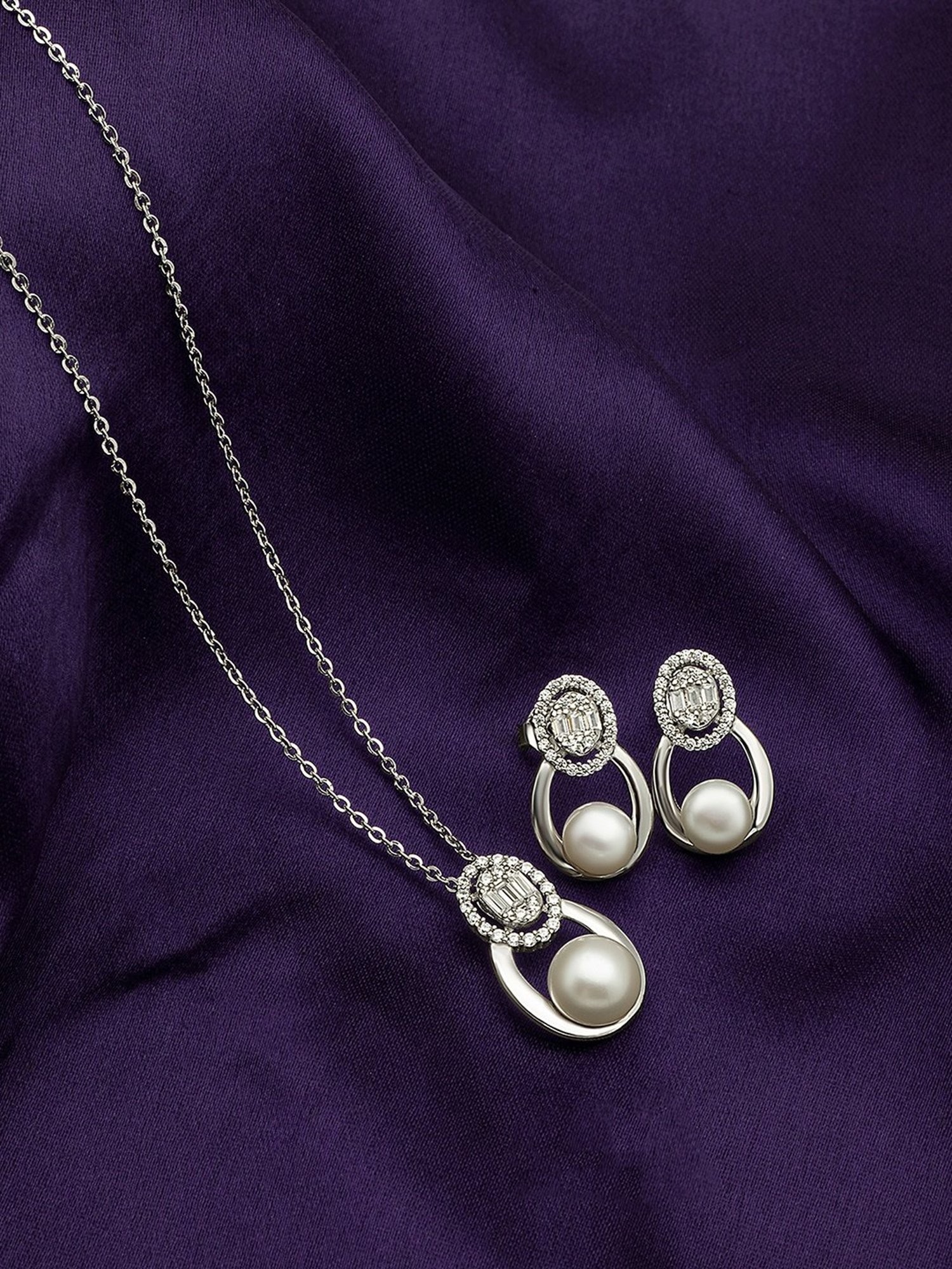 Zavya 92.5 Sterling Silver Pearlescent Elegance Pendant with Chain for Women