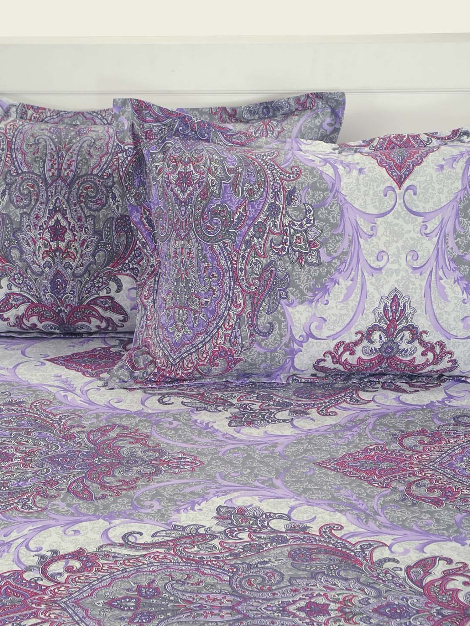 Swayam Paisley Purple 250 TC Cotton King Bedsheet with 2 Pillow Covers