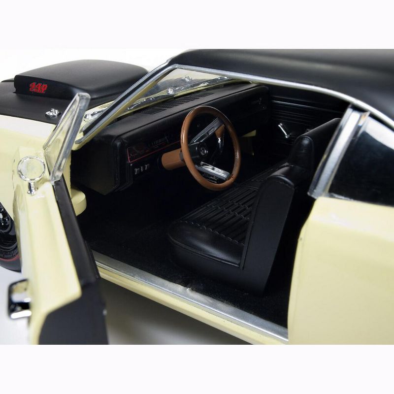 1969/5 Plymouth Road Runner Coupe Sunfire Yellow w/Black Top Class of 1969 Ltd Ed 1002 pcs 1/18 Diecast Car by Autoworld