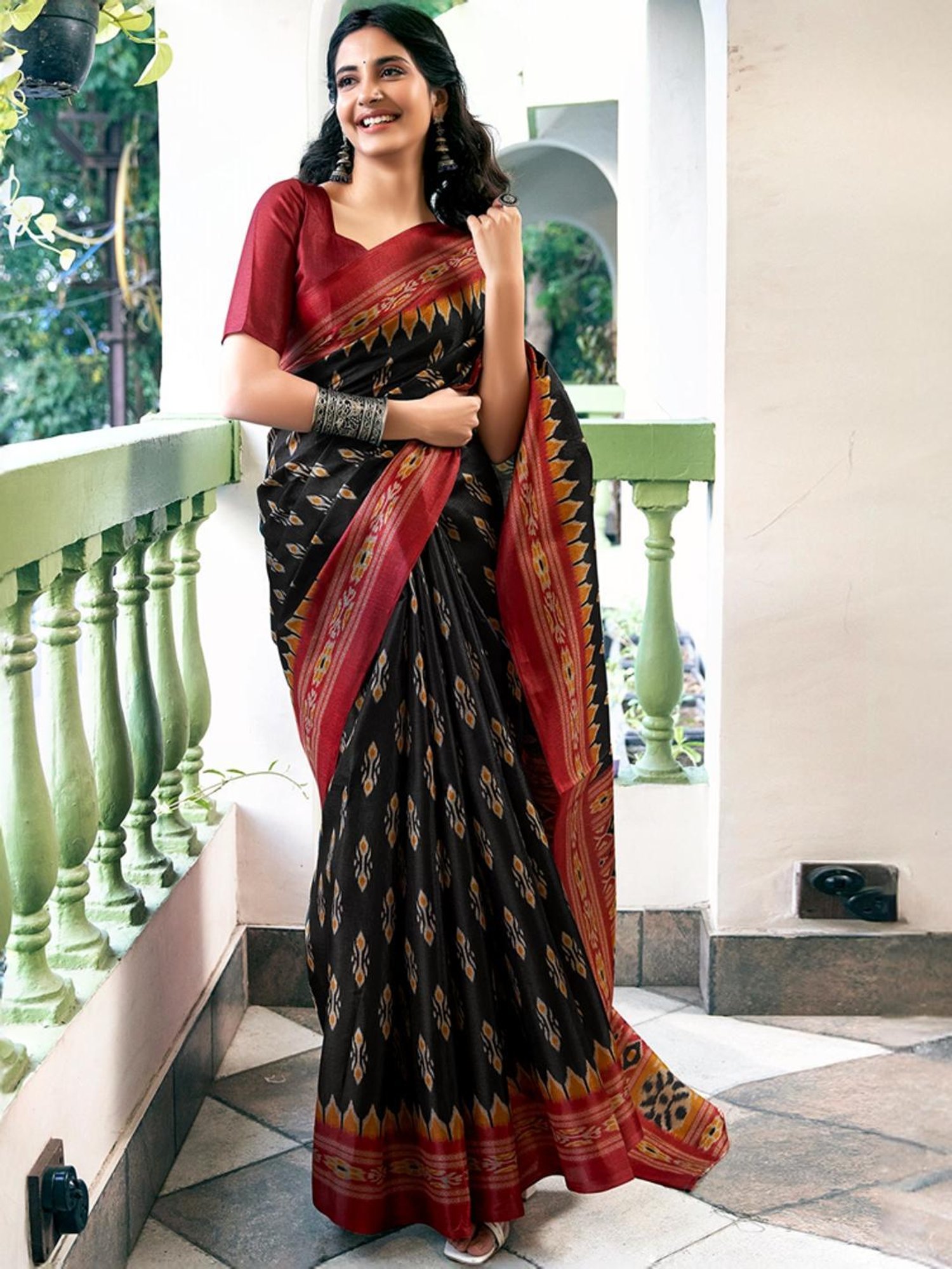 Satrani Black & Maroon Printed Saree With Unstitched Blouse