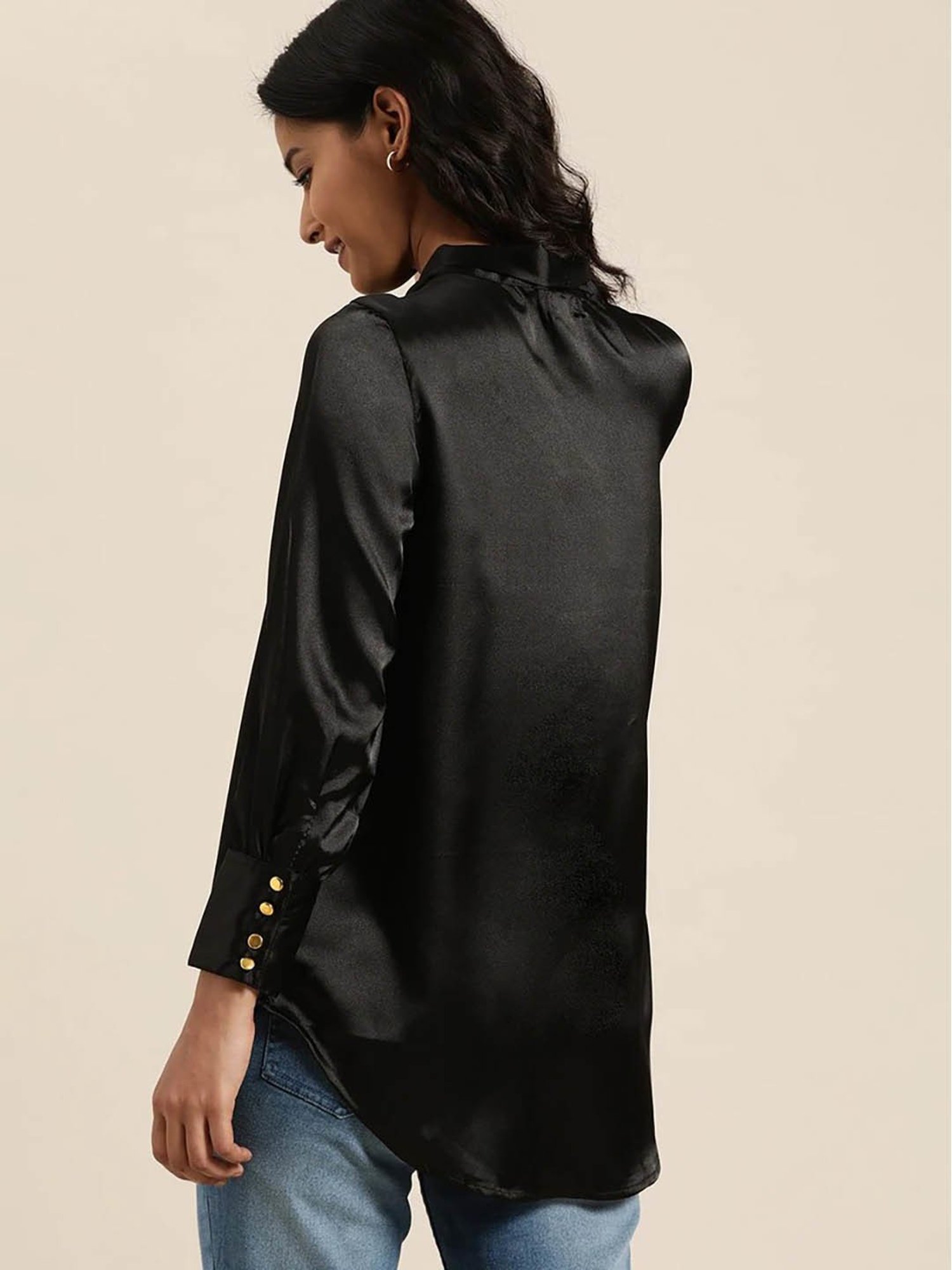 Qurvii Black Regular Fit Top