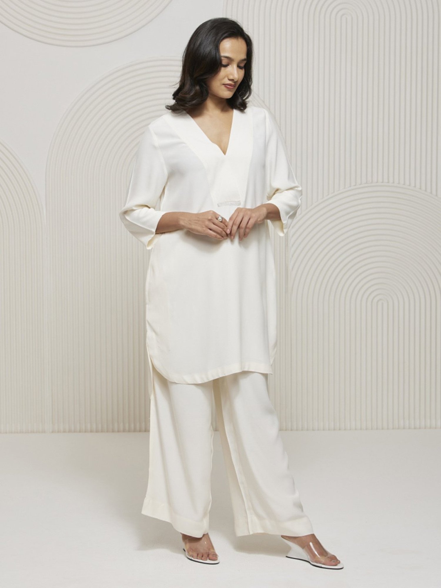 Artagai Snow White Elevated Basics V-neck Tunic with Embroidery