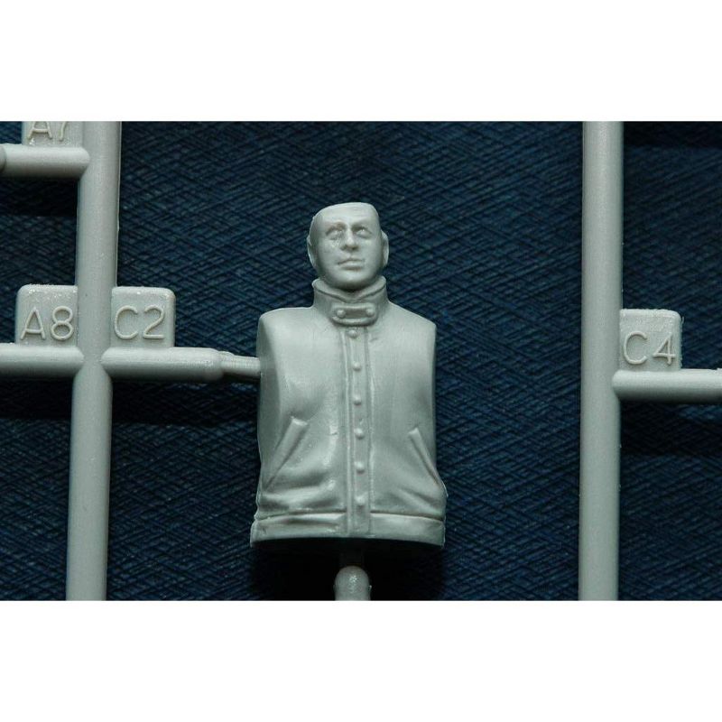 Trumpeter US Navy USN WWII LCM Crew Figure Set 1/35 Scale Model Kit