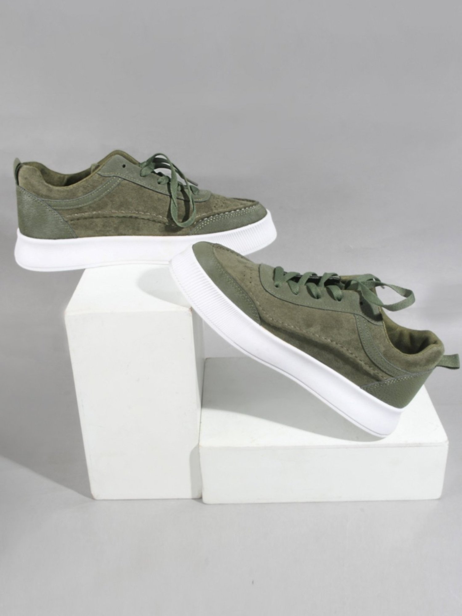 The White Pole Men's Green Casual Sneakers