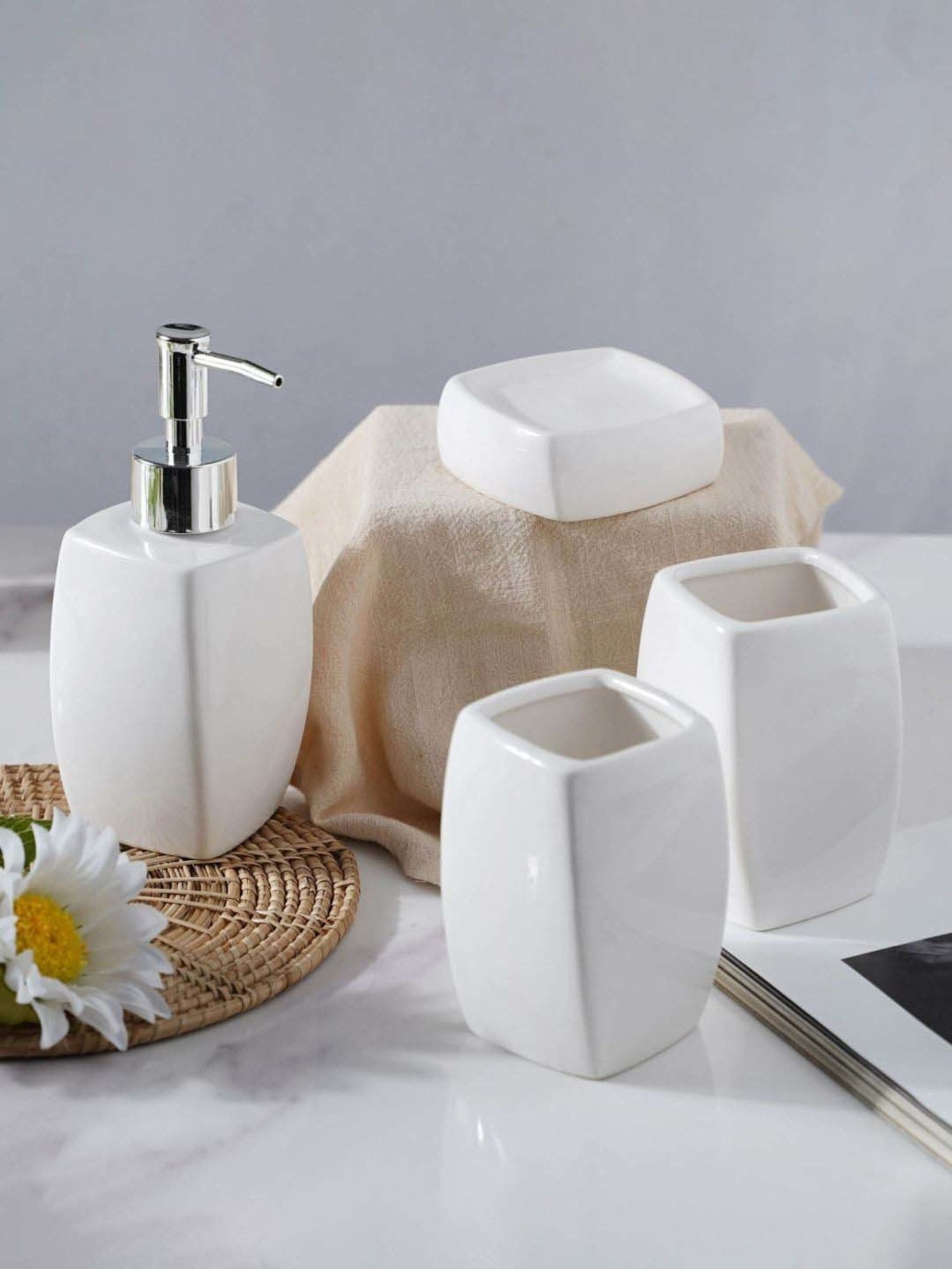 VarEesha Aztec Multicolor Ceramic Bath Accessories - Set of 2