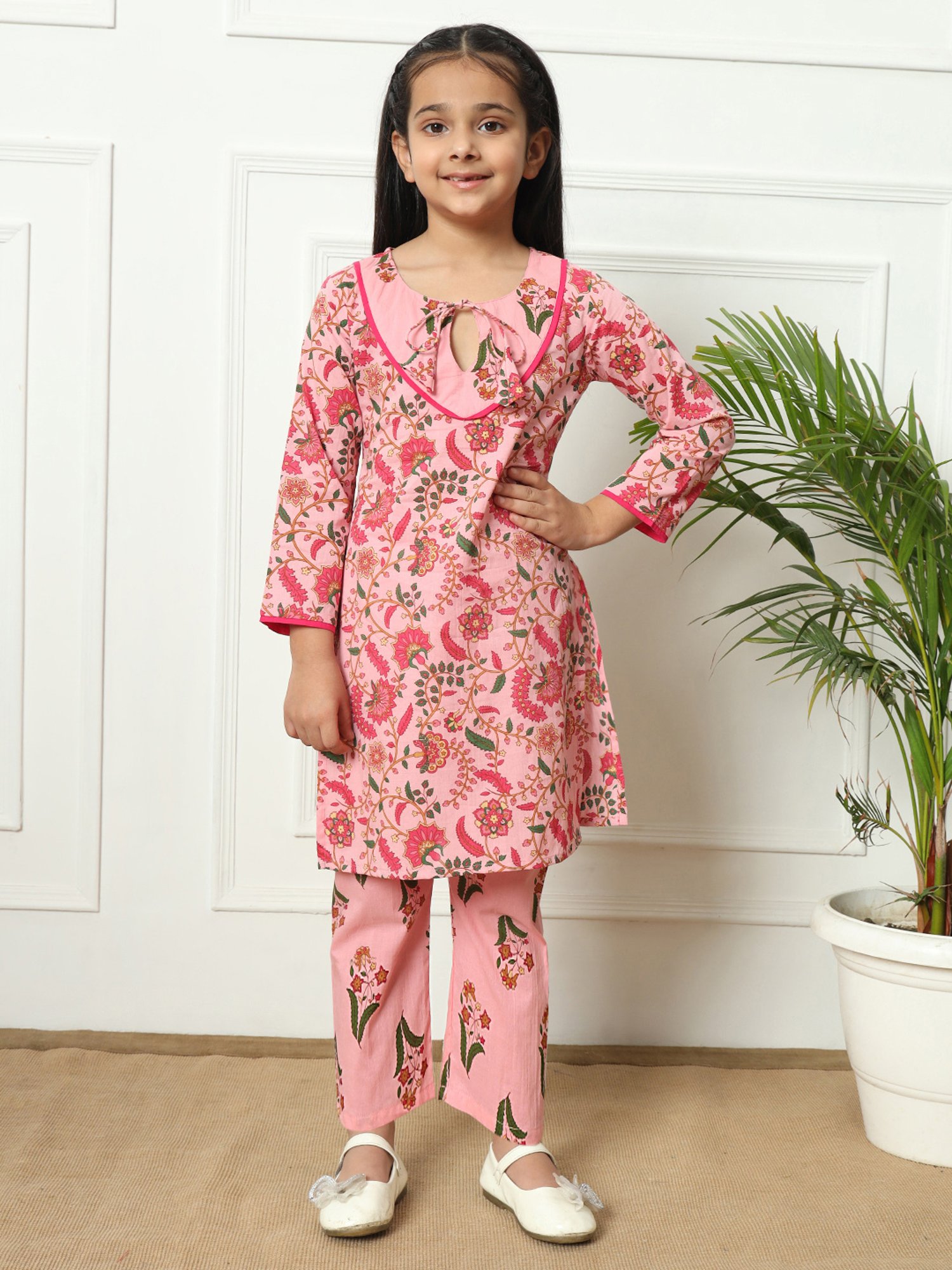 READIPRINT FASHIONS Kids Light Pink Floral Print Kurti with Pants