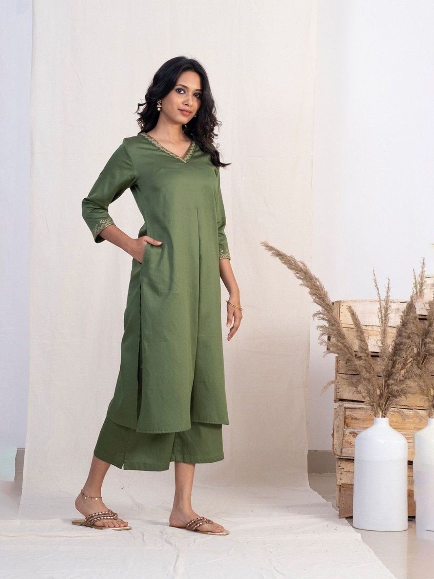 Akiso Jashn Green V Neck Single Pleat Kurta