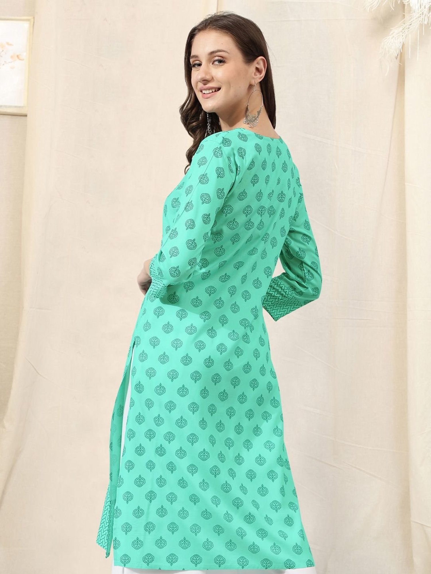 MIRCHI FASHION Green Embroidered Straight Kurta