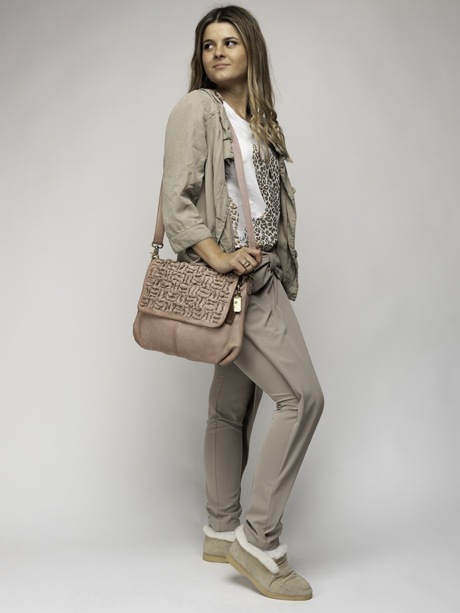 Art N Vintage Esther Blush Pink Leather Textured Medium Sling Handbag