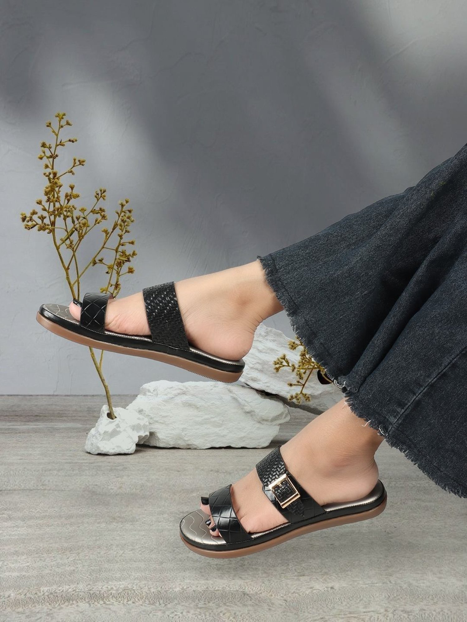 Iconics Women's Black Casual Sandals