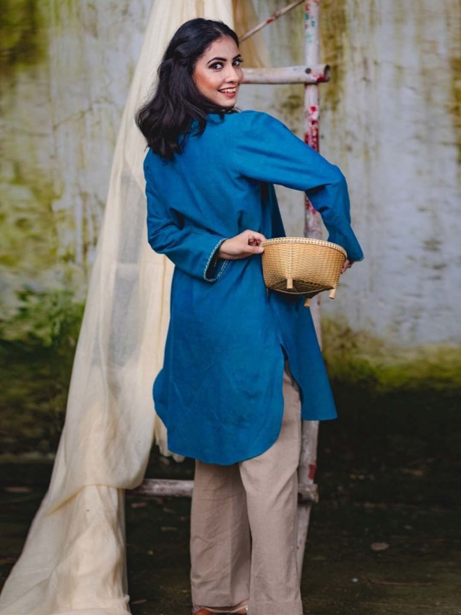 Mushio Blue Uns Hand-embroidered Handwoven Cotton Kurta With Pockets