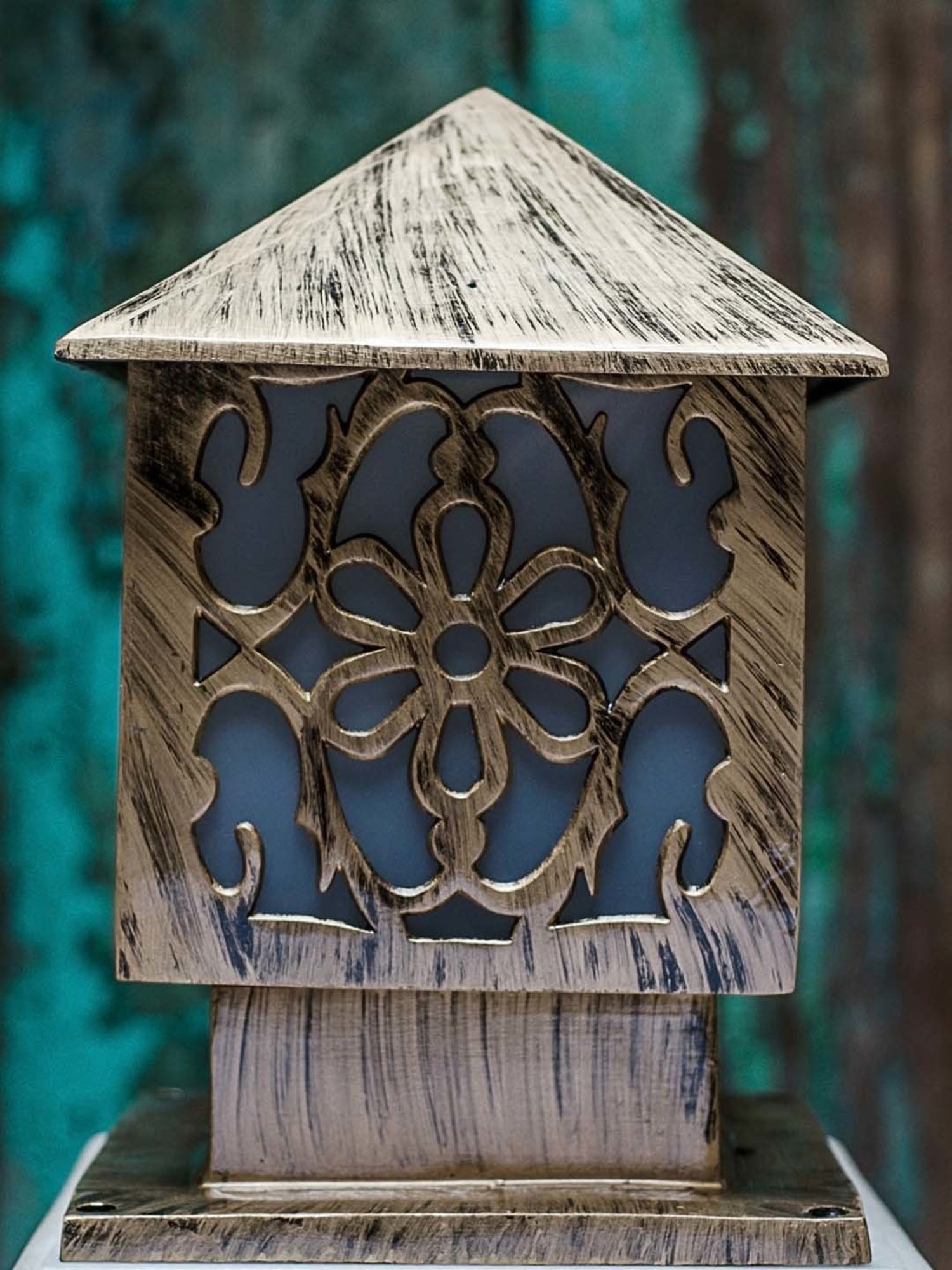 Fos Lighting Golden Aluminium Small Pillar Gate Light - Set of 1