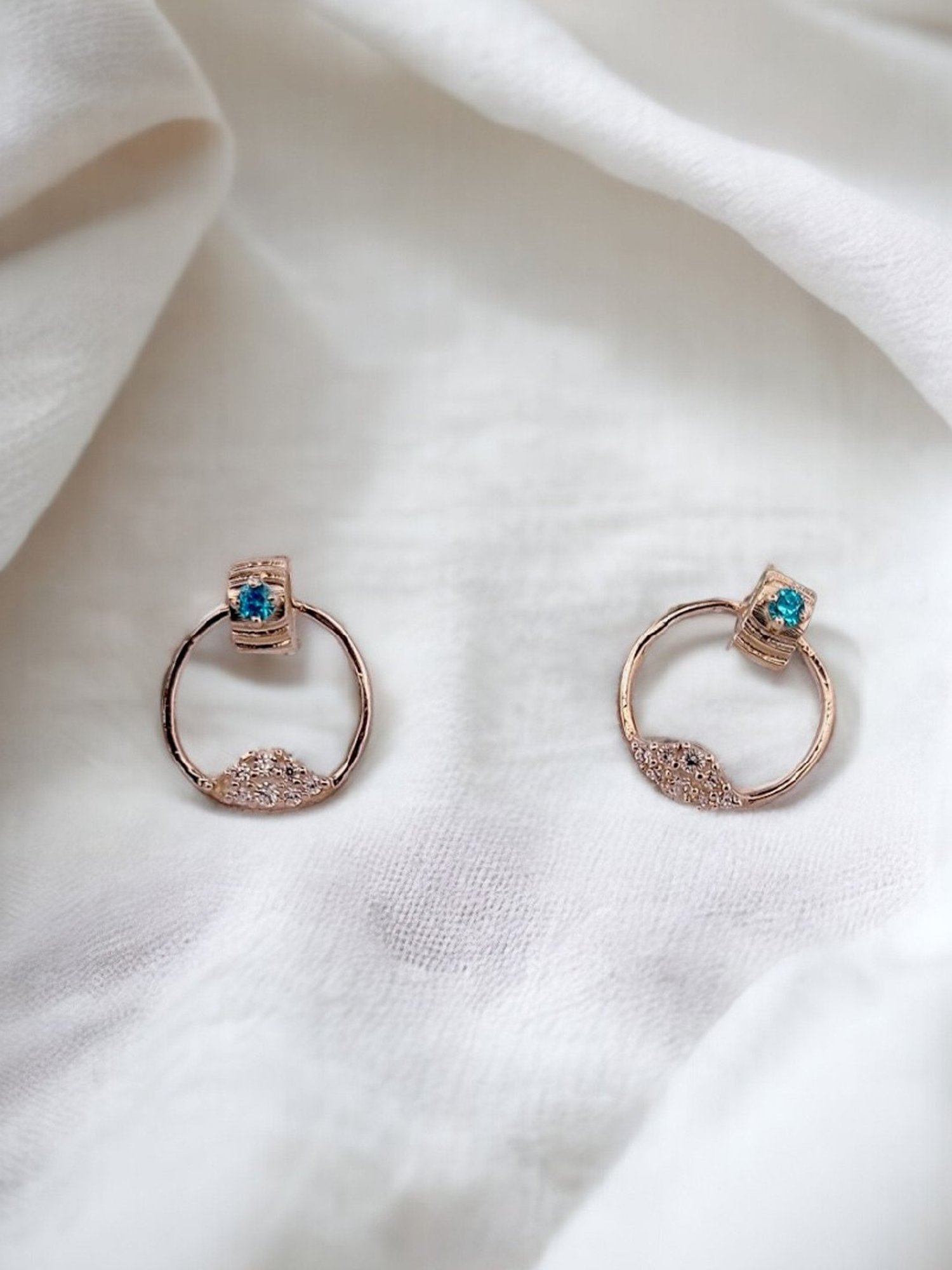 Zavya 92.5 Sterling Silver Pearlescent Elegance Pendant with Chain for Women