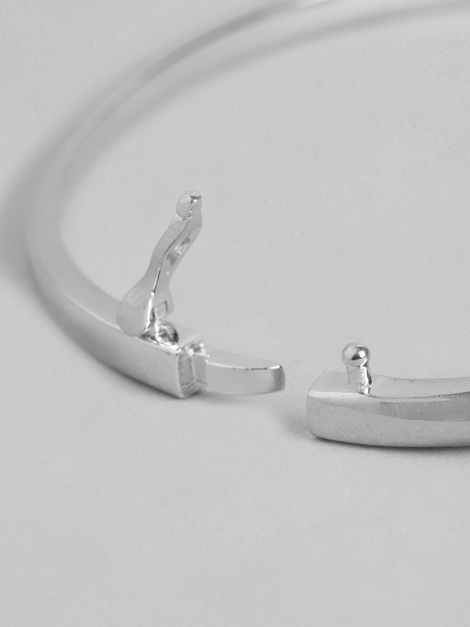 Zavya 925 Sterling Silver Classy Solitaire Round Bracelet For Women