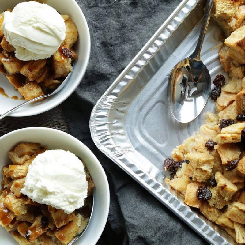 Reynolds Disposable Bakeware cake Pan with Lids - 2ct