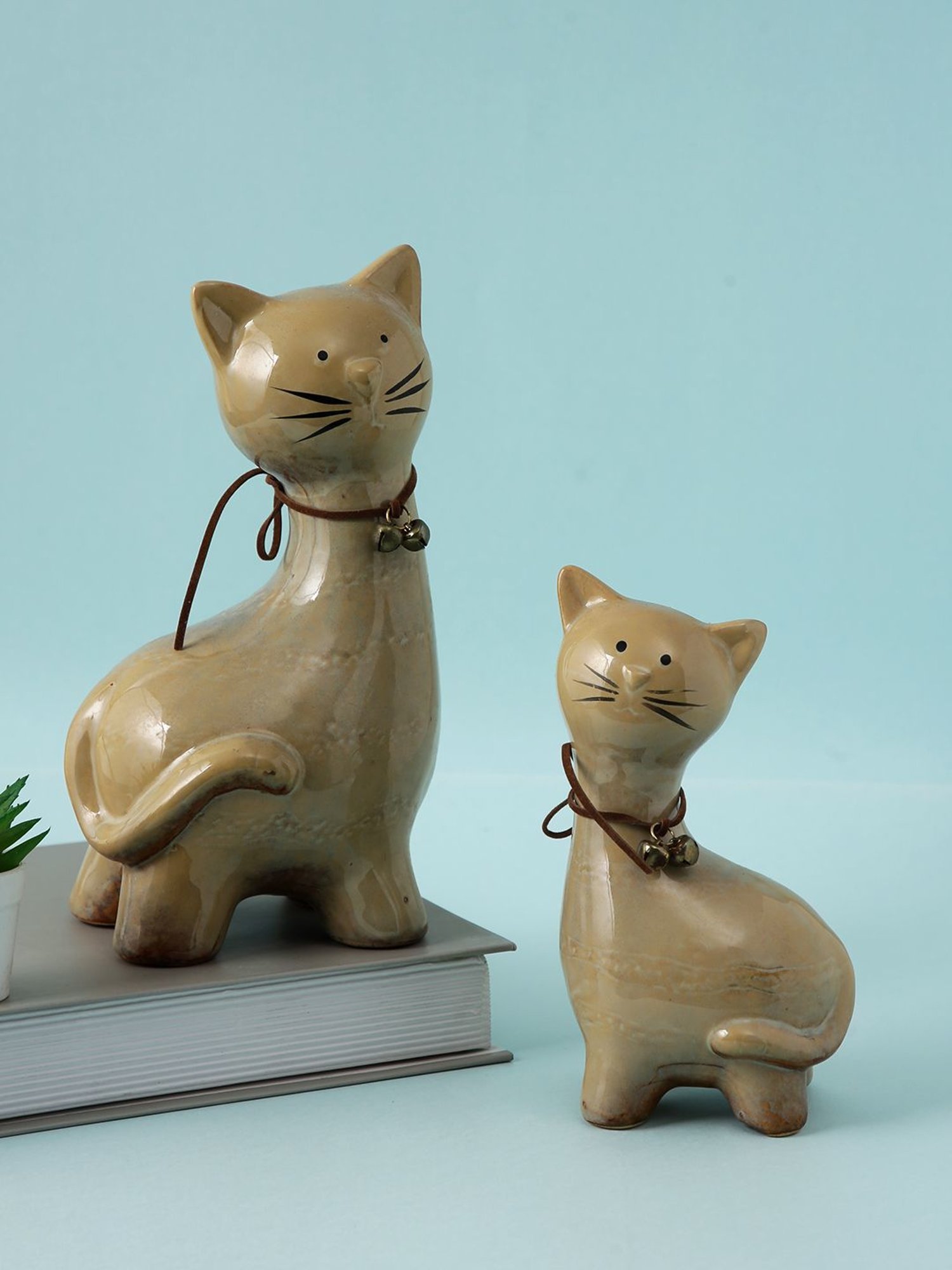 Tayhaa Beige ceramic Pair of Cute Cats with Bell on Neck