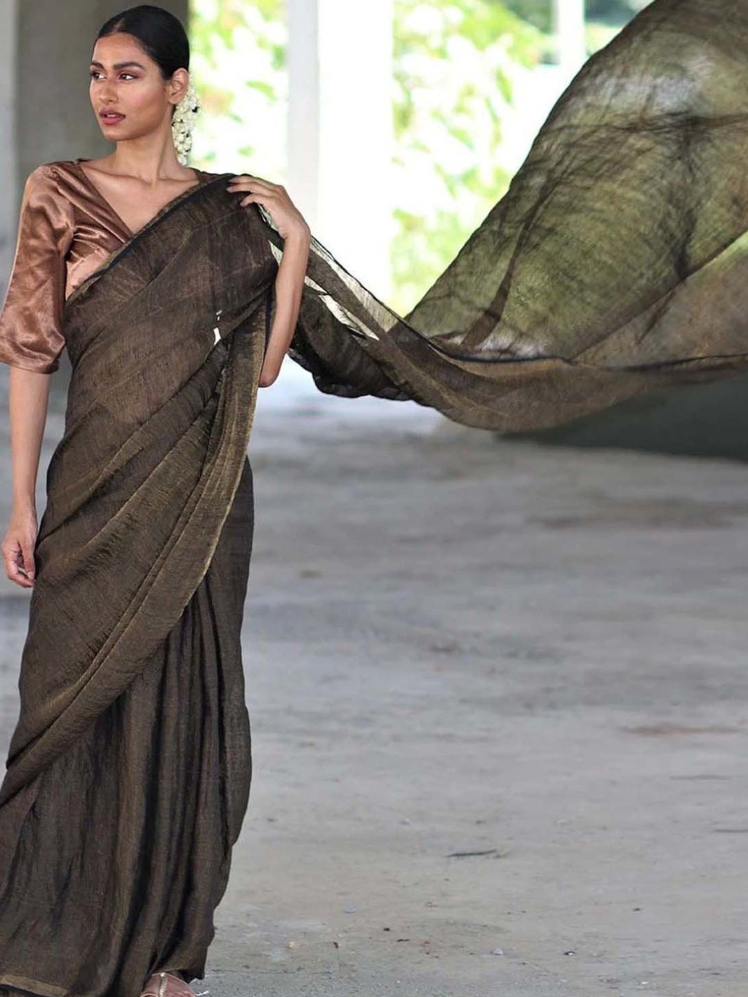 Chidiyaa Black Manjari Zari Pure Handwoven Linen Saree