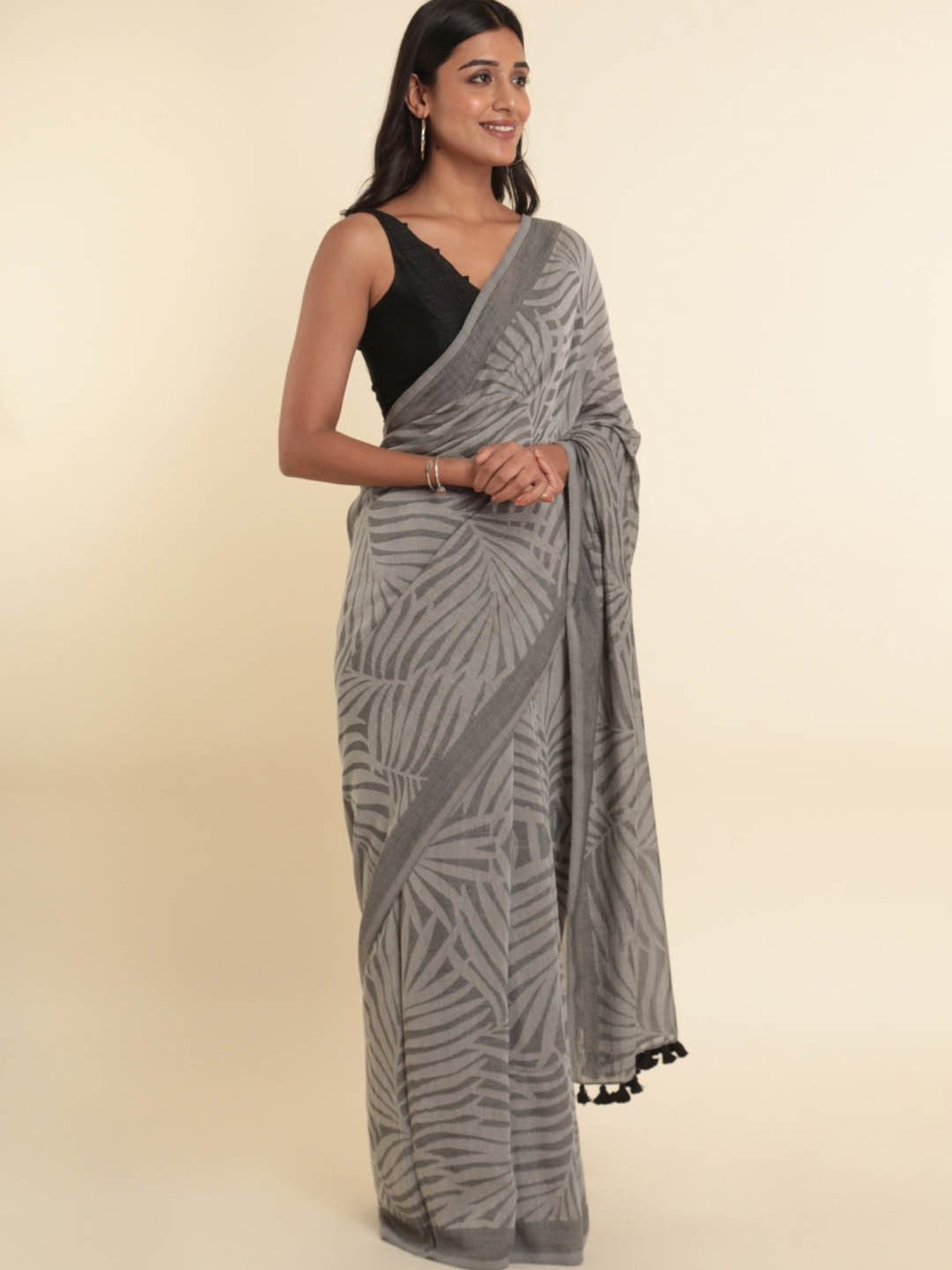 Suta Grey Printed Saree Without Blouse