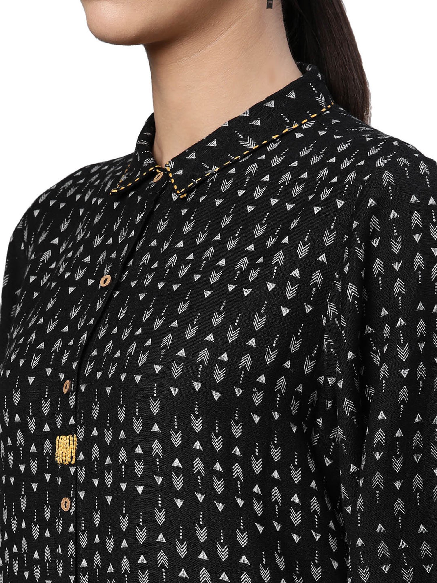 Linen Club Woman Black Printed Straight Kurta