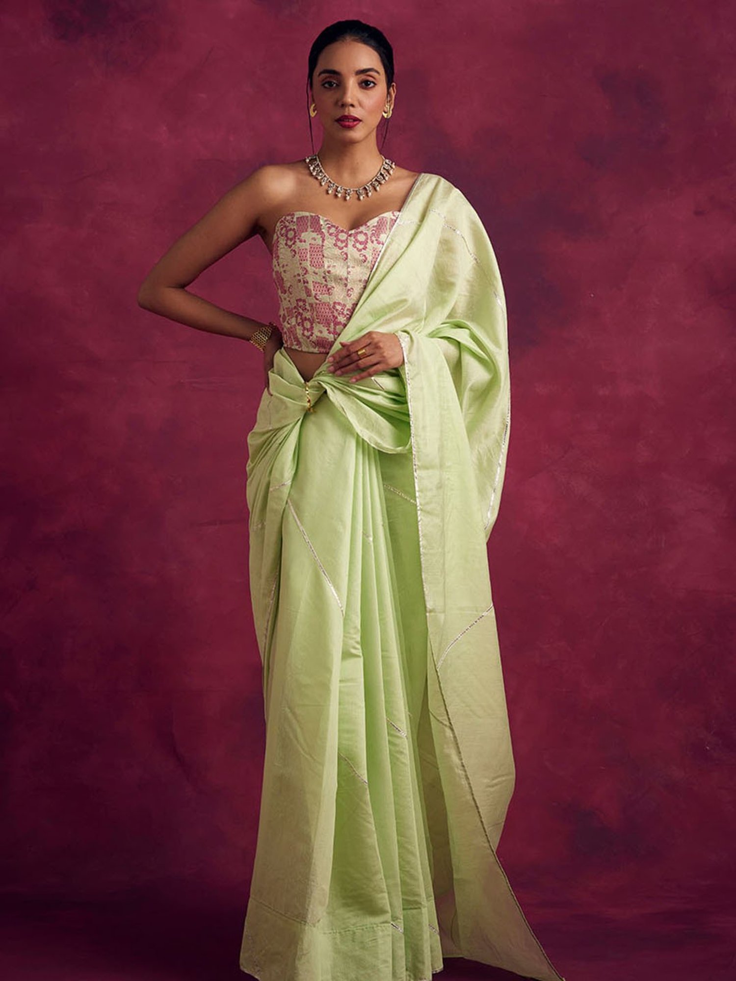Abhishti Green Woven Saree Without Blouse