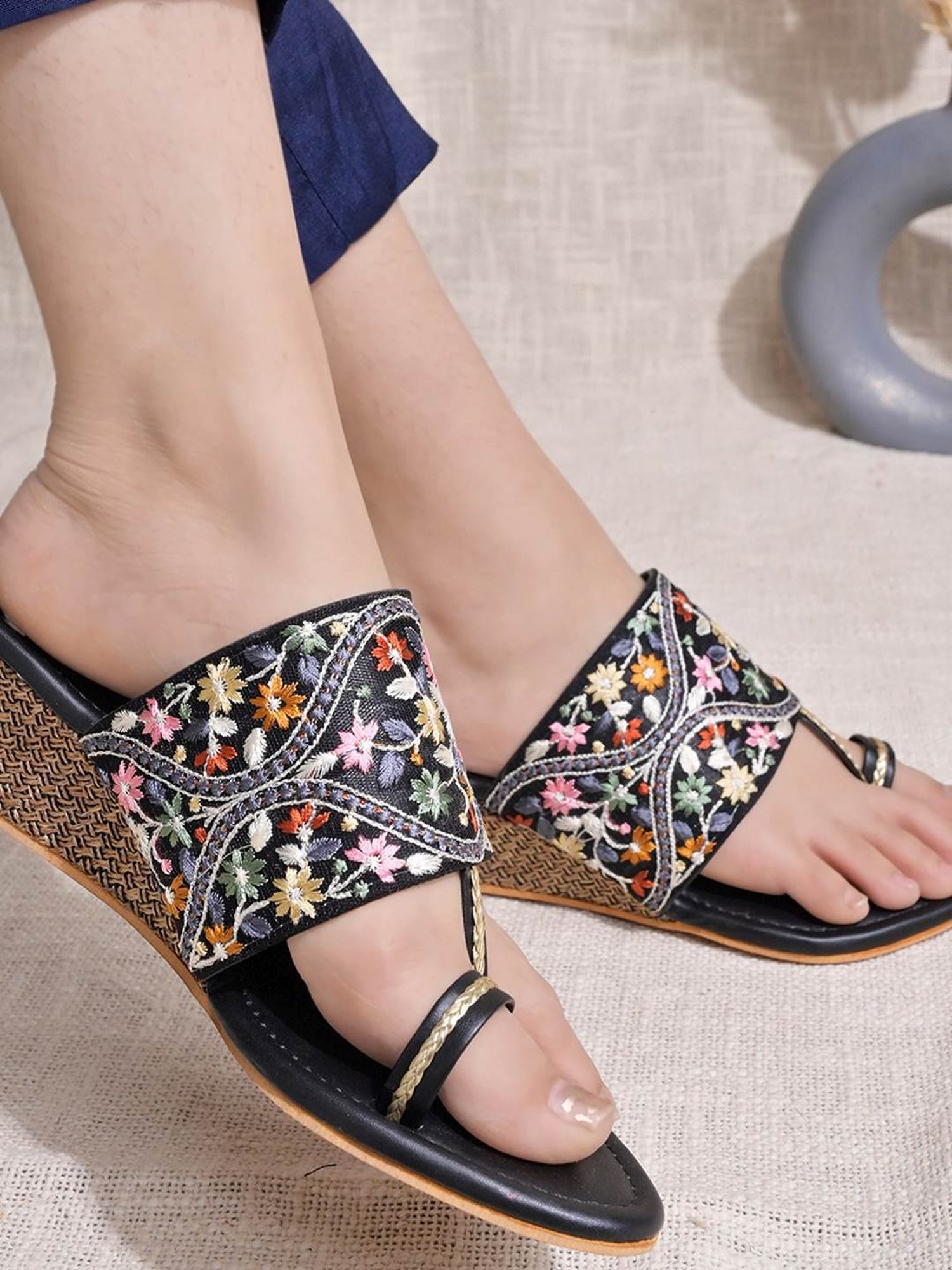 Shoetopia Women's Black Toe Ring Wedges