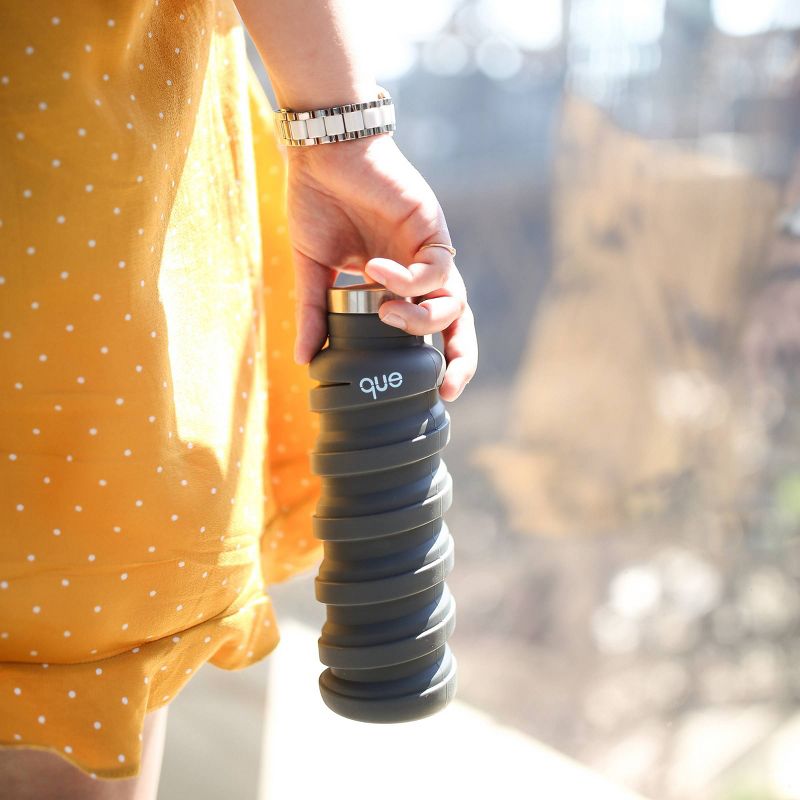 20oz que Bottle Metallic Charcoal