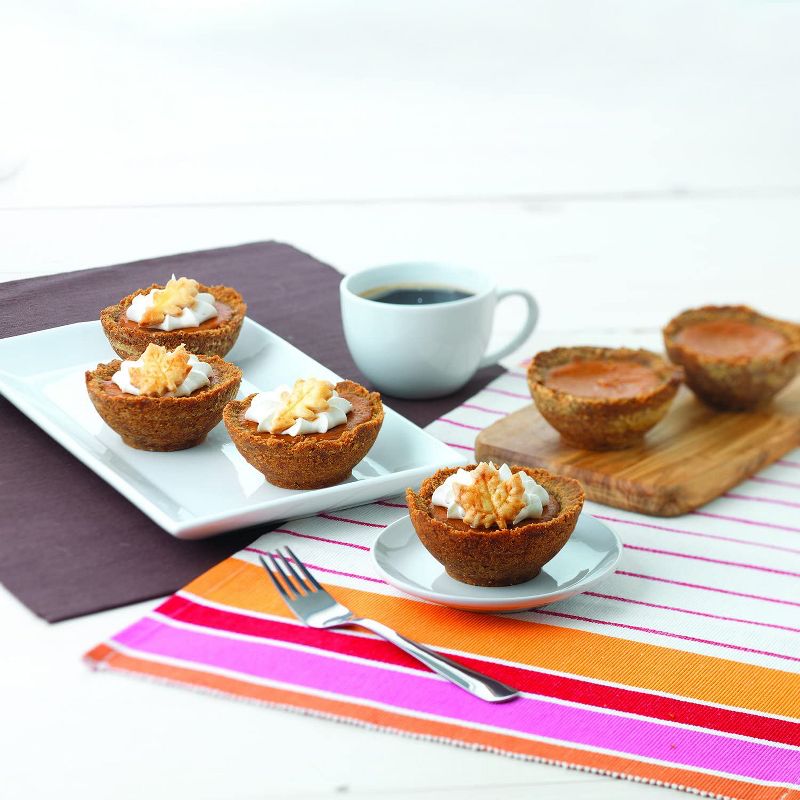 Nordic Ware Natural Aluminum Commercial Hi-Dome Covered Pie Pan