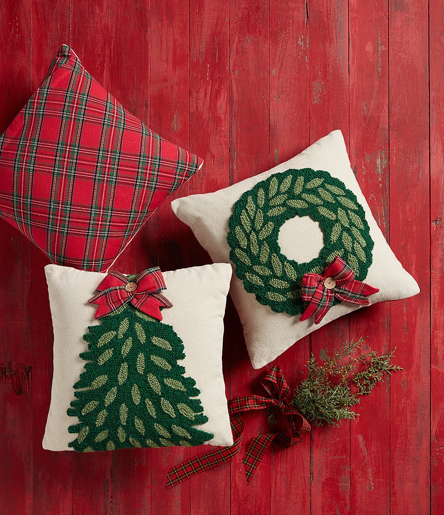 Mud Pie Classic Christmas Collection Wreath Hooked Wool Pillow